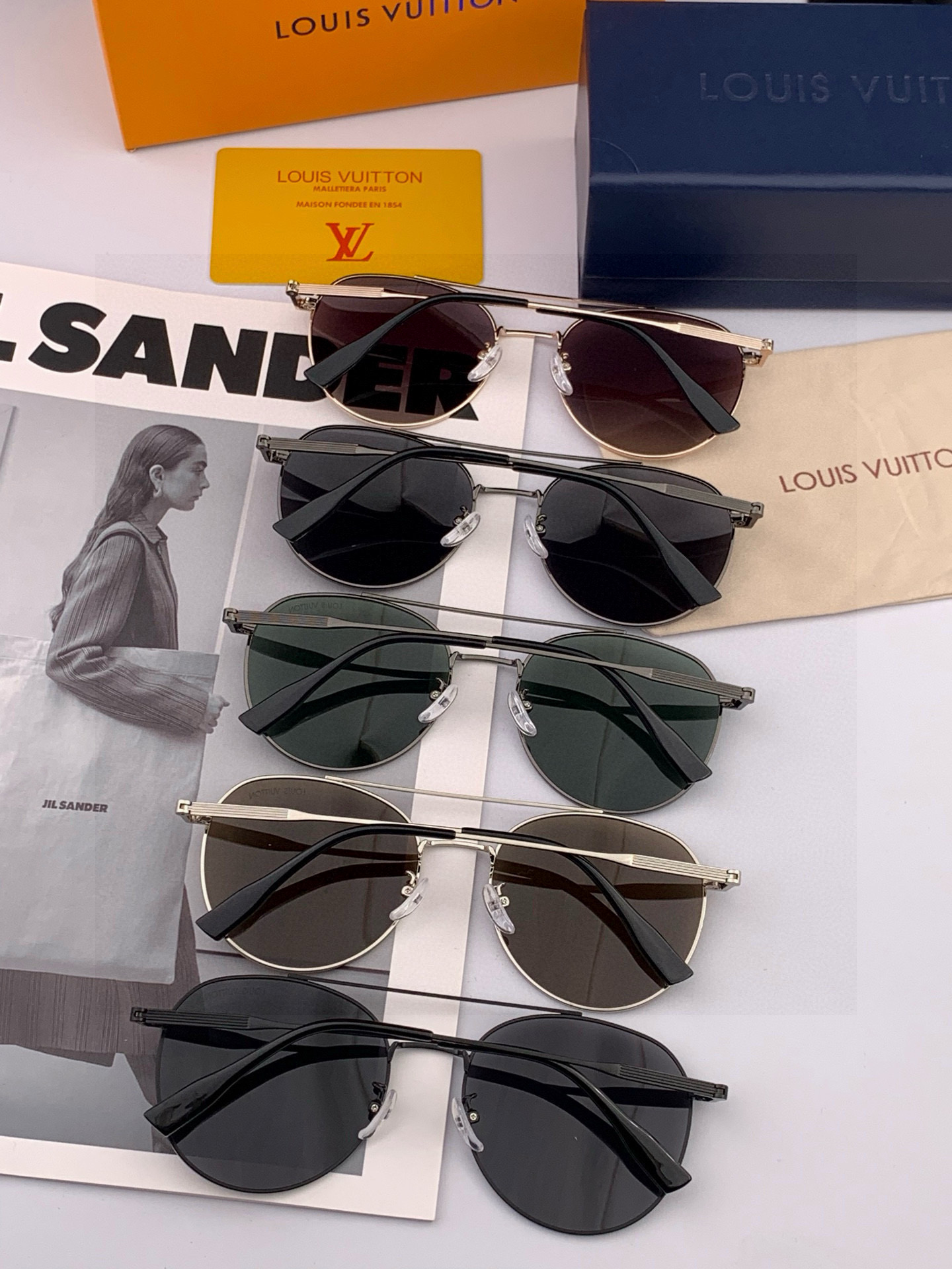 Lv 。 高品质男女款墨镜 👍 进口宝丽来偏光镜片 。蛤蟆镜 开车钓鱼都可 。百搭显瘦墨镜韩版男士飞行员