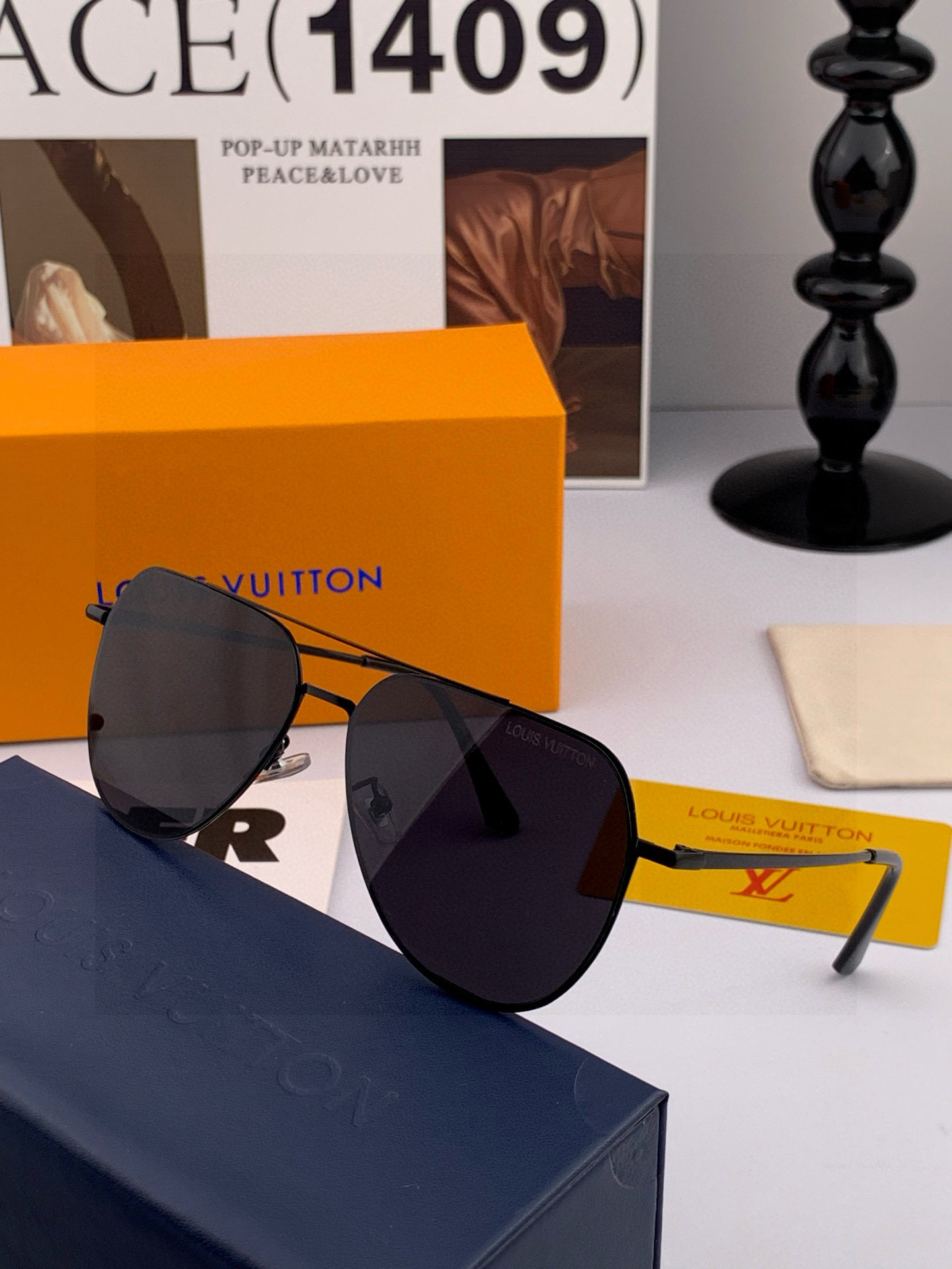 LV 男款炫彩飞行员偏光太阳镜 ❤️材质：高清尼龙加厚卡槽高清偏光镜片 🌹无边框镜架💕颜👍型号：L089