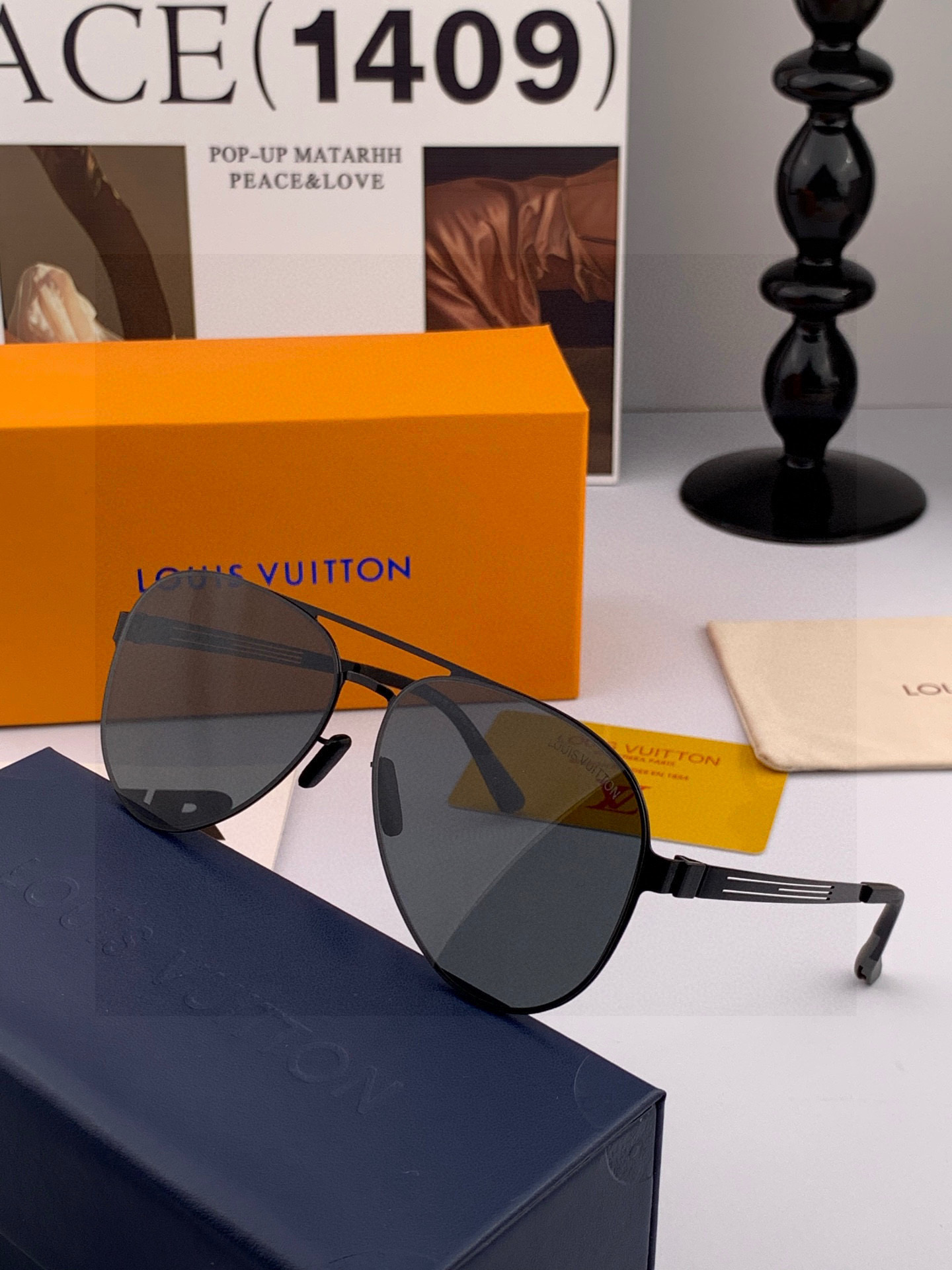 ♦️LV 2025新款男女情侣款太阳镜多边形墨镜iP电镀永不褪色 超轻超有弹性整幅眼镜无螺丝重要的是压不