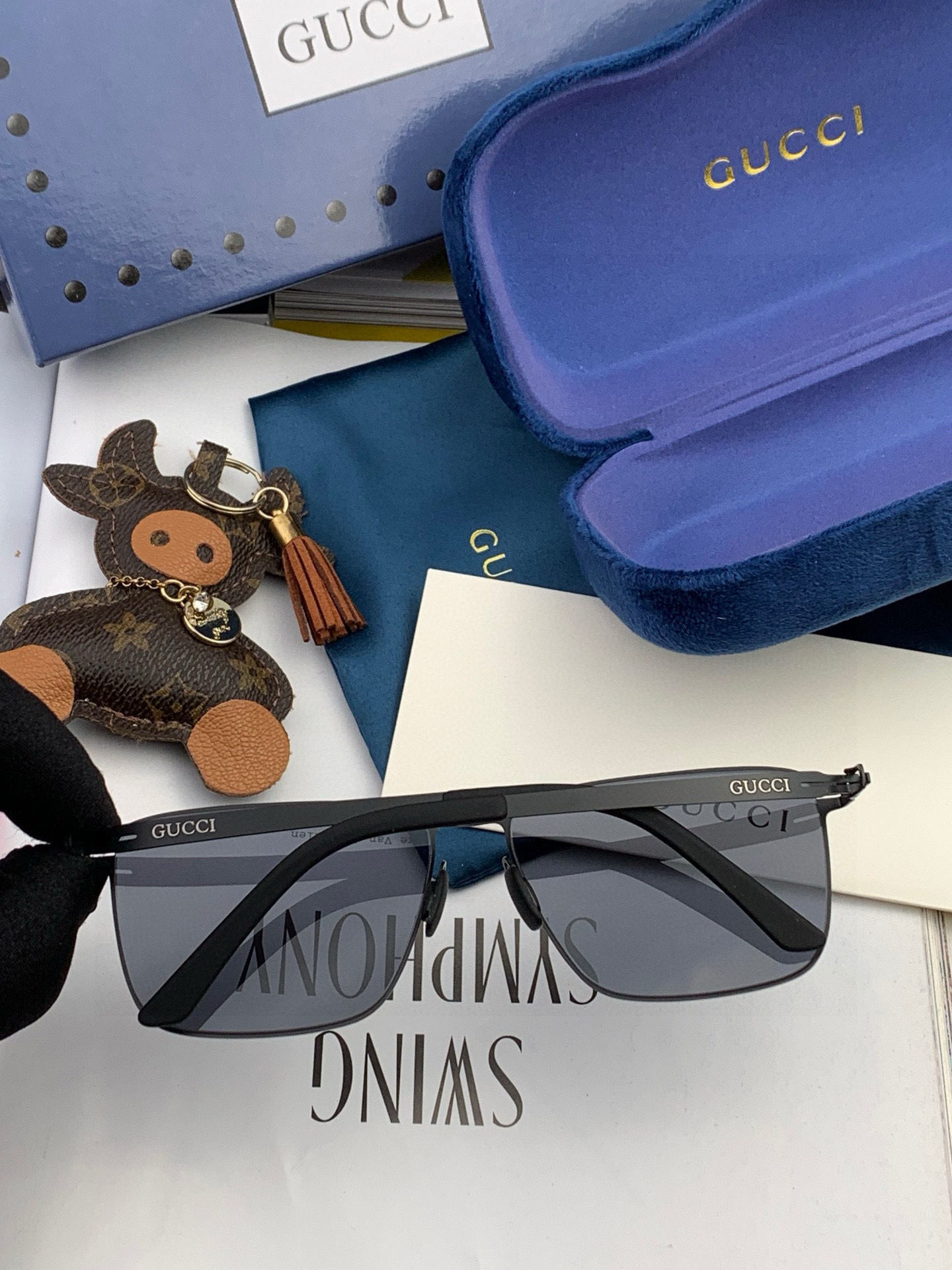 GUCCI 男款炫彩飞行员偏光太阳镜 ❤️材质：高清尼龙加厚卡槽高清偏光镜片 🌹无边框镜架💕颜👍型号：G