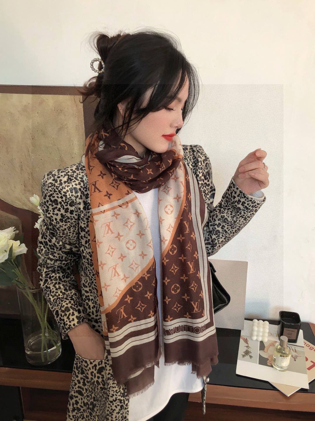 又时髦又百搭！LV新款老花长巾】提升气质和品味的好单品！！四季必备！！真的无敌实用！！Lv难得的羊绒长巾