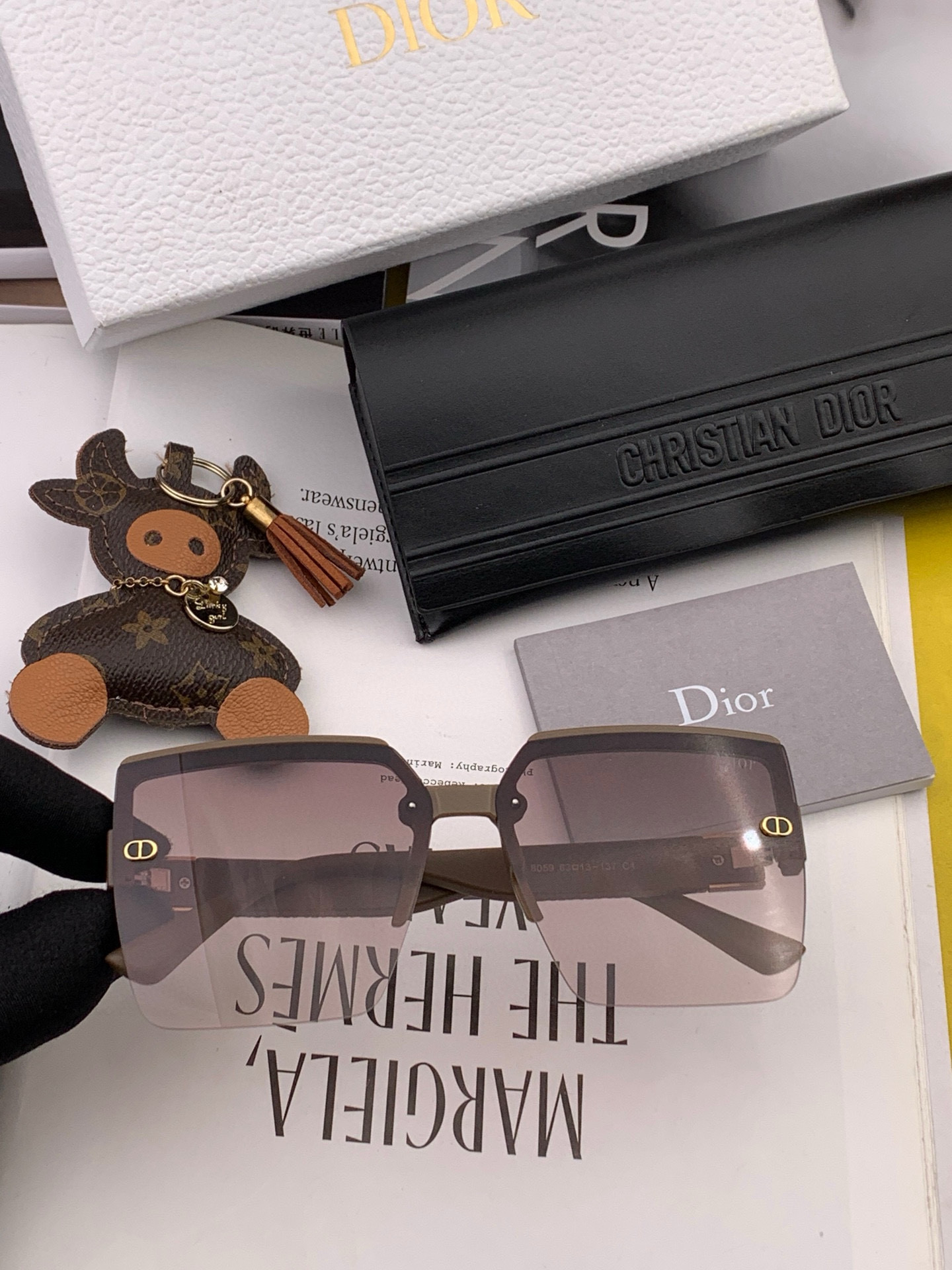 🔺 【DIOR-迪奥】2025开春新款 潮流爆款 时尚方框太阳镜 高品质 佩戴舒适 网红潮款墨镜 型号：