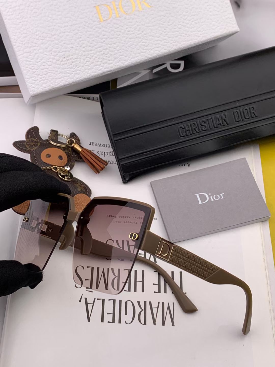 🔺 【DIOR-迪奥】2025开春新款 潮流爆款 时尚方框太阳镜 高品质 佩戴舒适 网红潮款墨镜 型号：