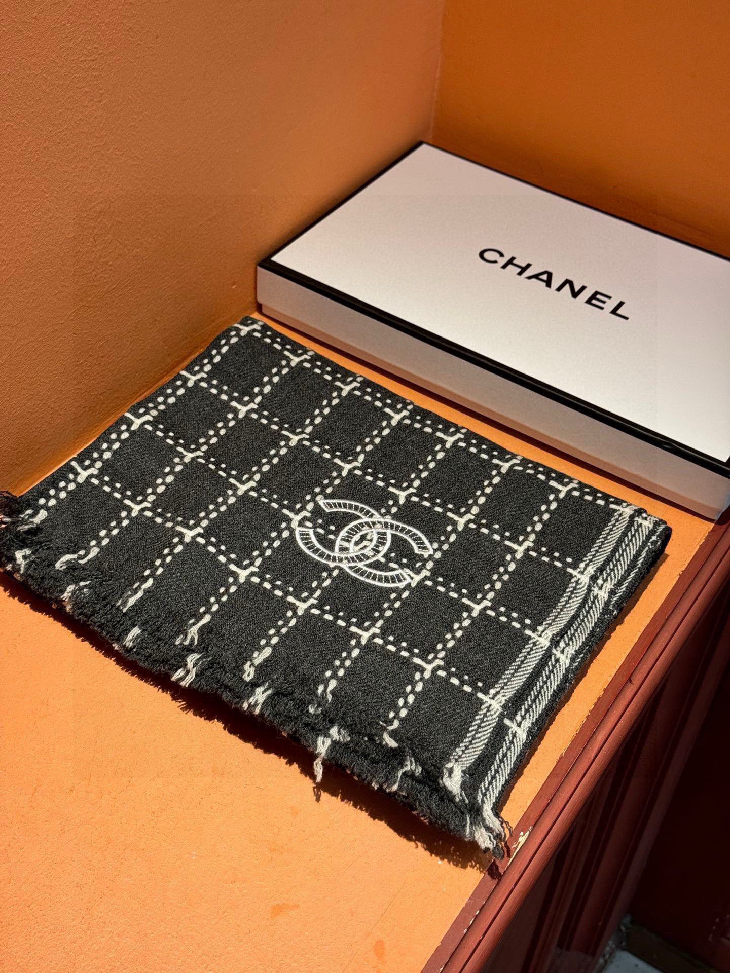 新款 搭配利器🆕🆕 香奈儿系列货 专供viP 产品 ♥顶级苏格兰进口绵羊毛 纹路织法使围巾赋有弹性且柔软