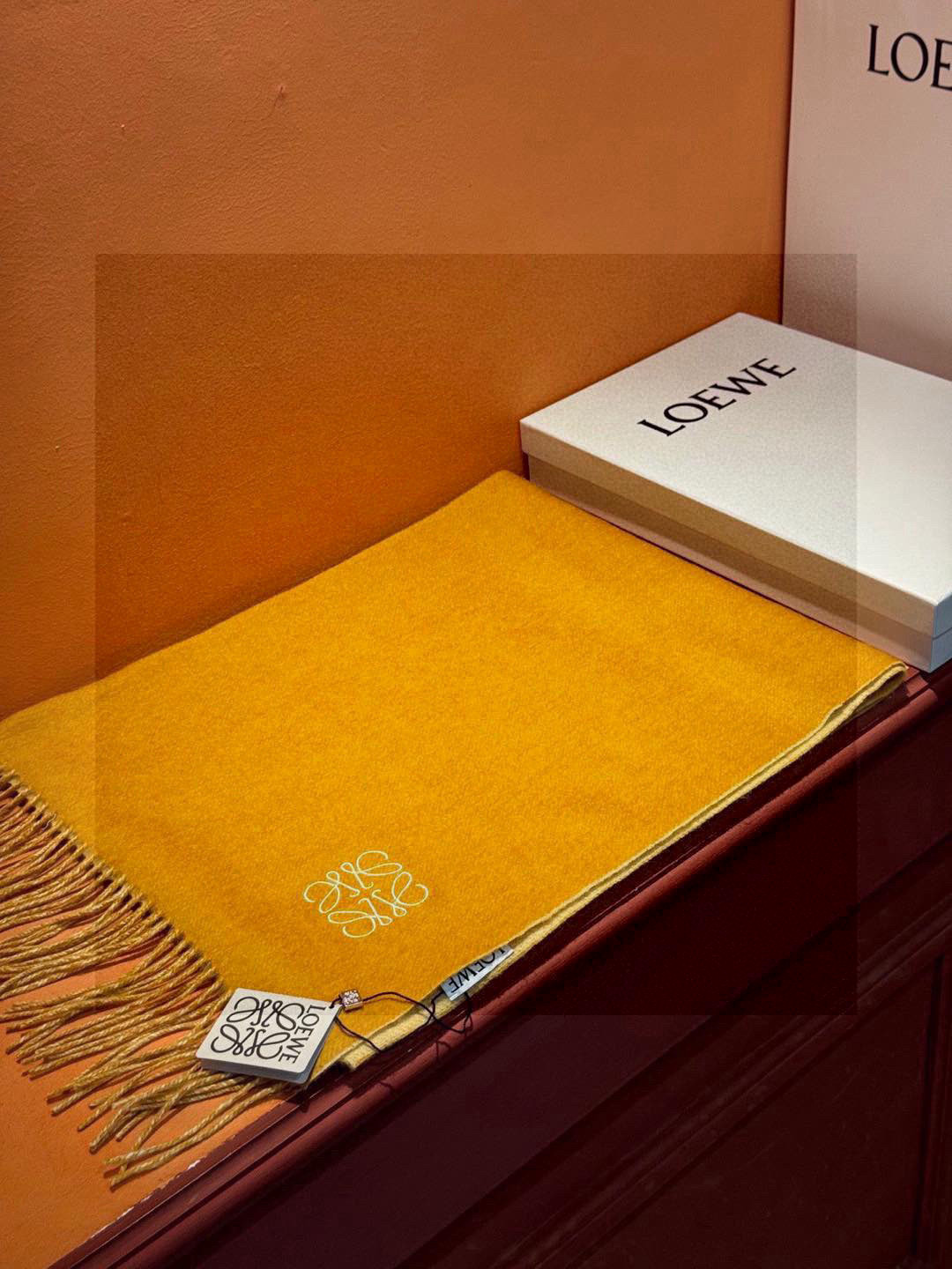 罗意威👍巴黎时装展商务男士女士通用双面羊绒披肩🔥代工厂臻选上乘的超细羊绒纤维 进行纯手工精梳处理 耗时耗