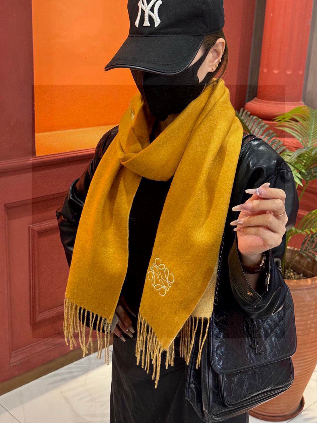 罗意威👍巴黎时装展商务男士女士通用双面羊绒披肩🔥代工厂臻选上乘的超细羊绒纤维 进行纯手工精梳处理 耗时耗