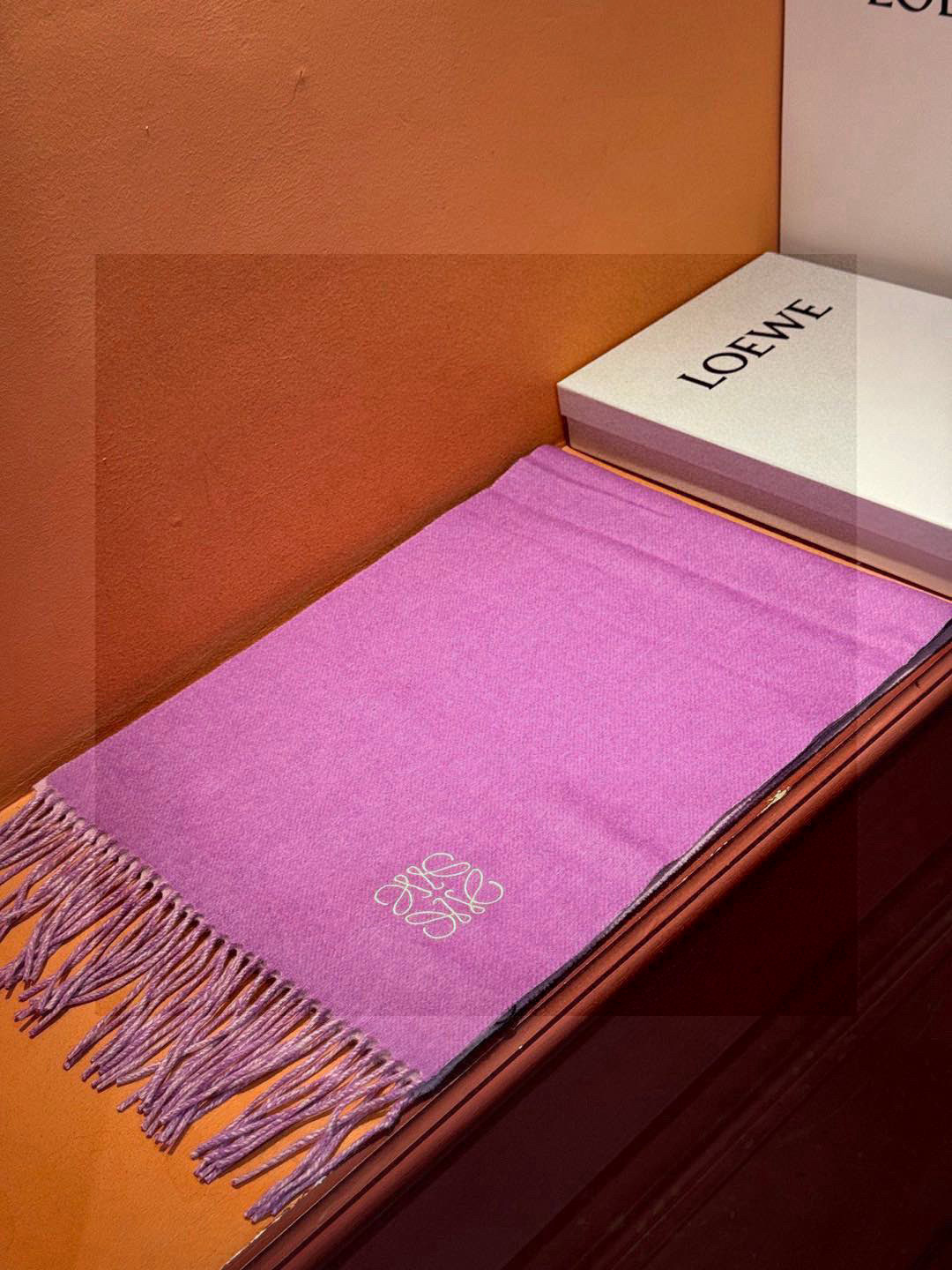 罗意威👍巴黎时装展商务男士女士通用双面羊绒披肩🔥代工厂臻选上乘的超细羊绒纤维 进行纯手工精梳处理 耗时耗