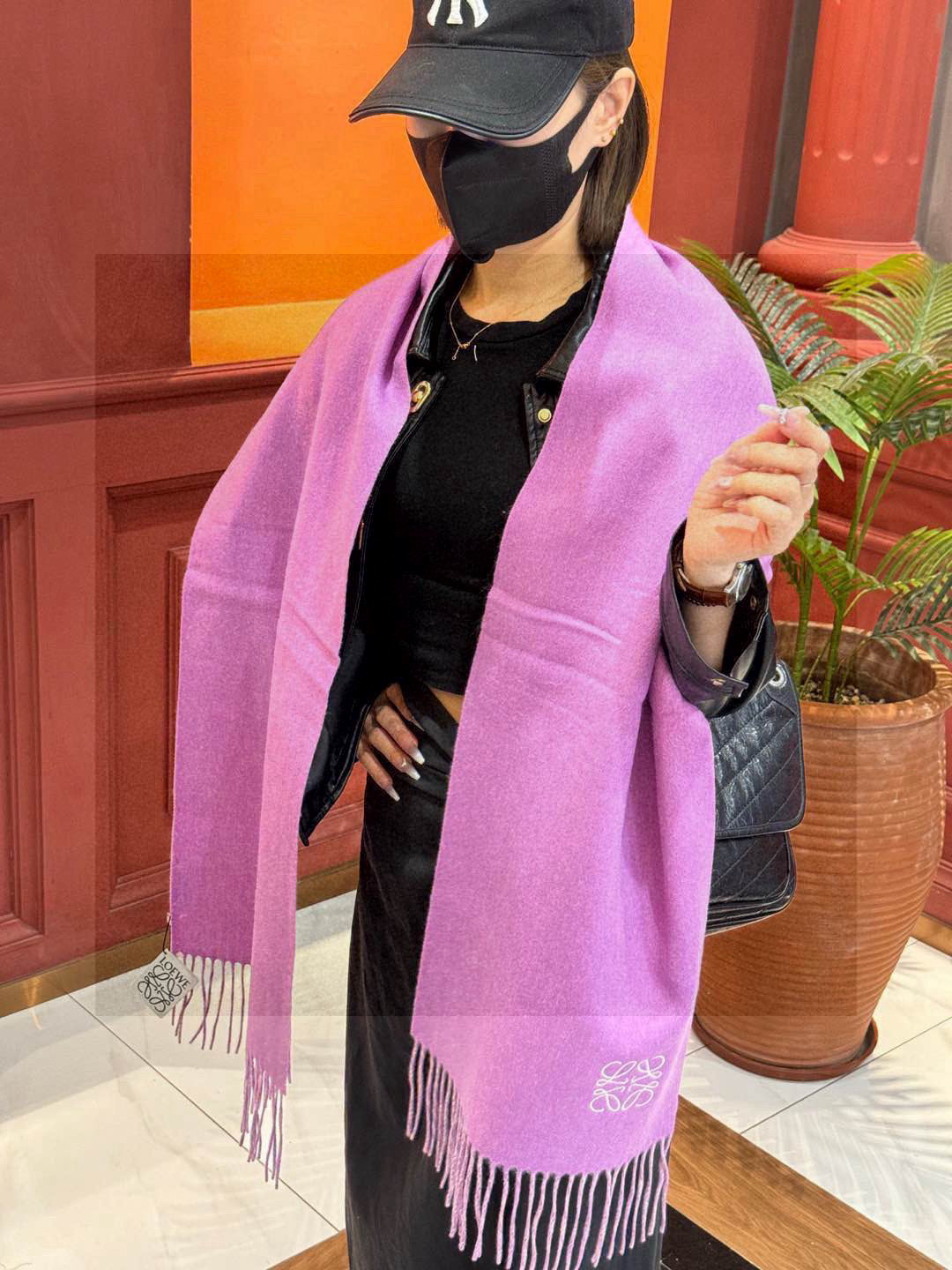 罗意威👍巴黎时装展商务男士女士通用双面羊绒披肩🔥代工厂臻选上乘的超细羊绒纤维 进行纯手工精梳处理 耗时耗