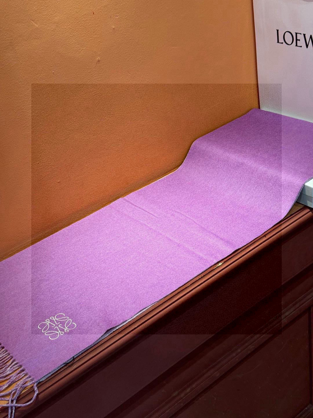 罗意威👍巴黎时装展商务男士女士通用双面羊绒披肩🔥代工厂臻选上乘的超细羊绒纤维 进行纯手工精梳处理 耗时耗