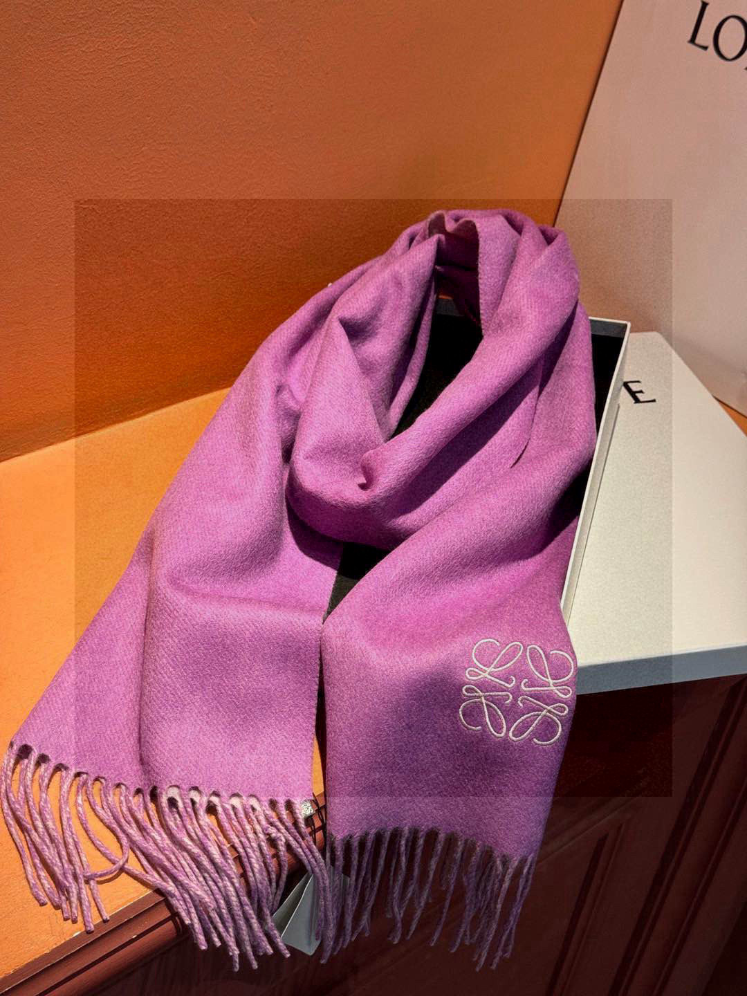 罗意威👍巴黎时装展商务男士女士通用双面羊绒披肩🔥代工厂臻选上乘的超细羊绒纤维 进行纯手工精梳处理 耗时耗