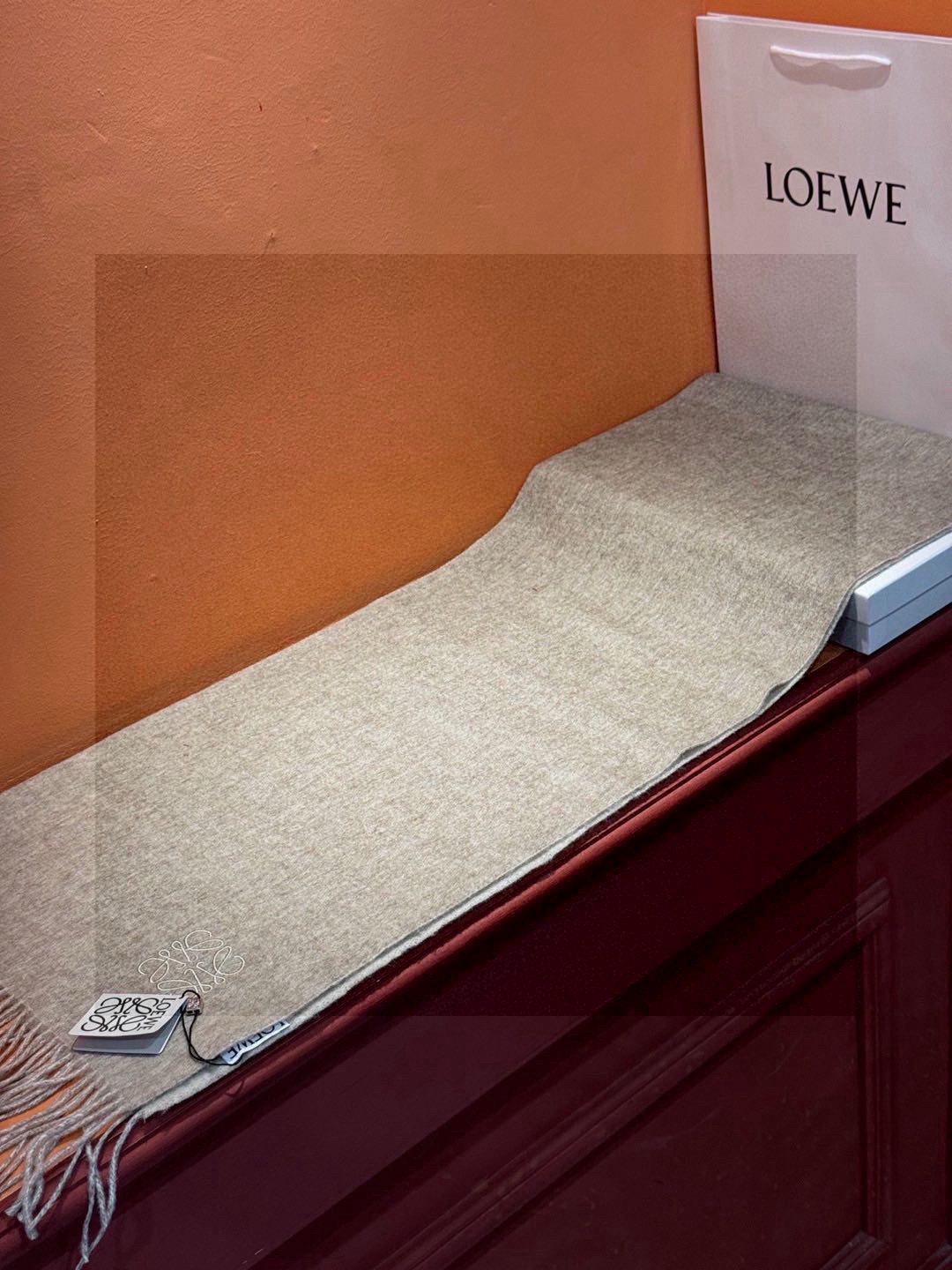 罗意威👍巴黎时装展商务男士女士通用双面羊绒披肩🔥代工厂臻选上乘的超细羊绒纤维 进行纯手工精梳处理 耗时耗