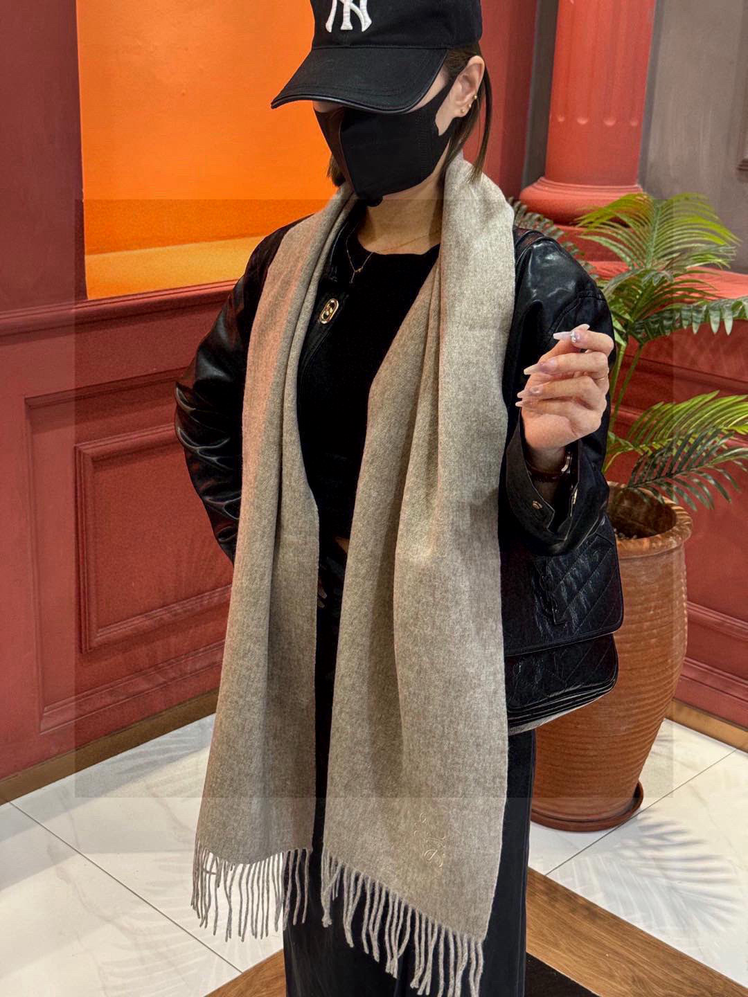 罗意威👍巴黎时装展商务男士女士通用双面羊绒披肩🔥代工厂臻选上乘的超细羊绒纤维 进行纯手工精梳处理 耗时耗