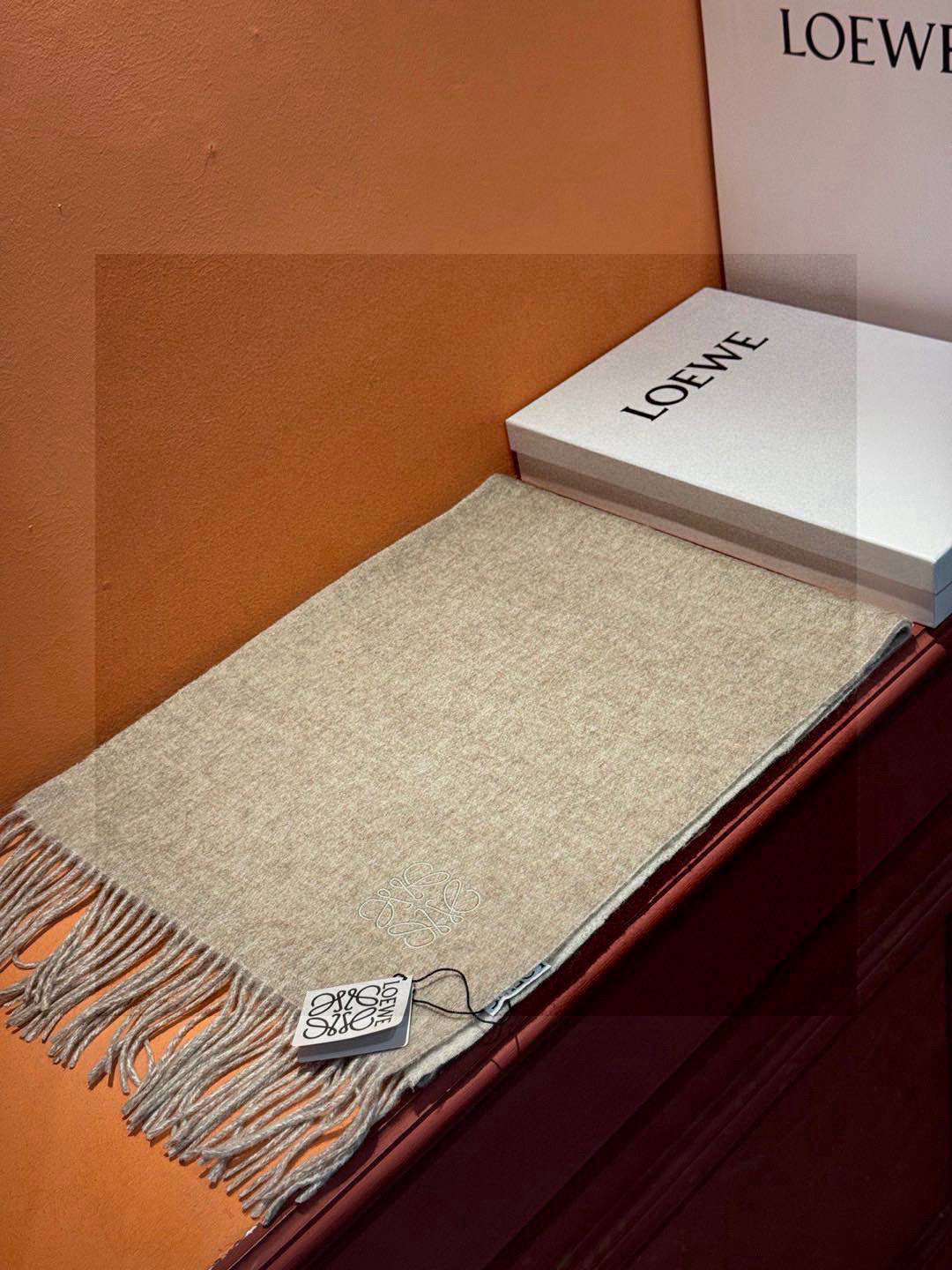 罗意威👍巴黎时装展商务男士女士通用双面羊绒披肩🔥代工厂臻选上乘的超细羊绒纤维 进行纯手工精梳处理 耗时耗