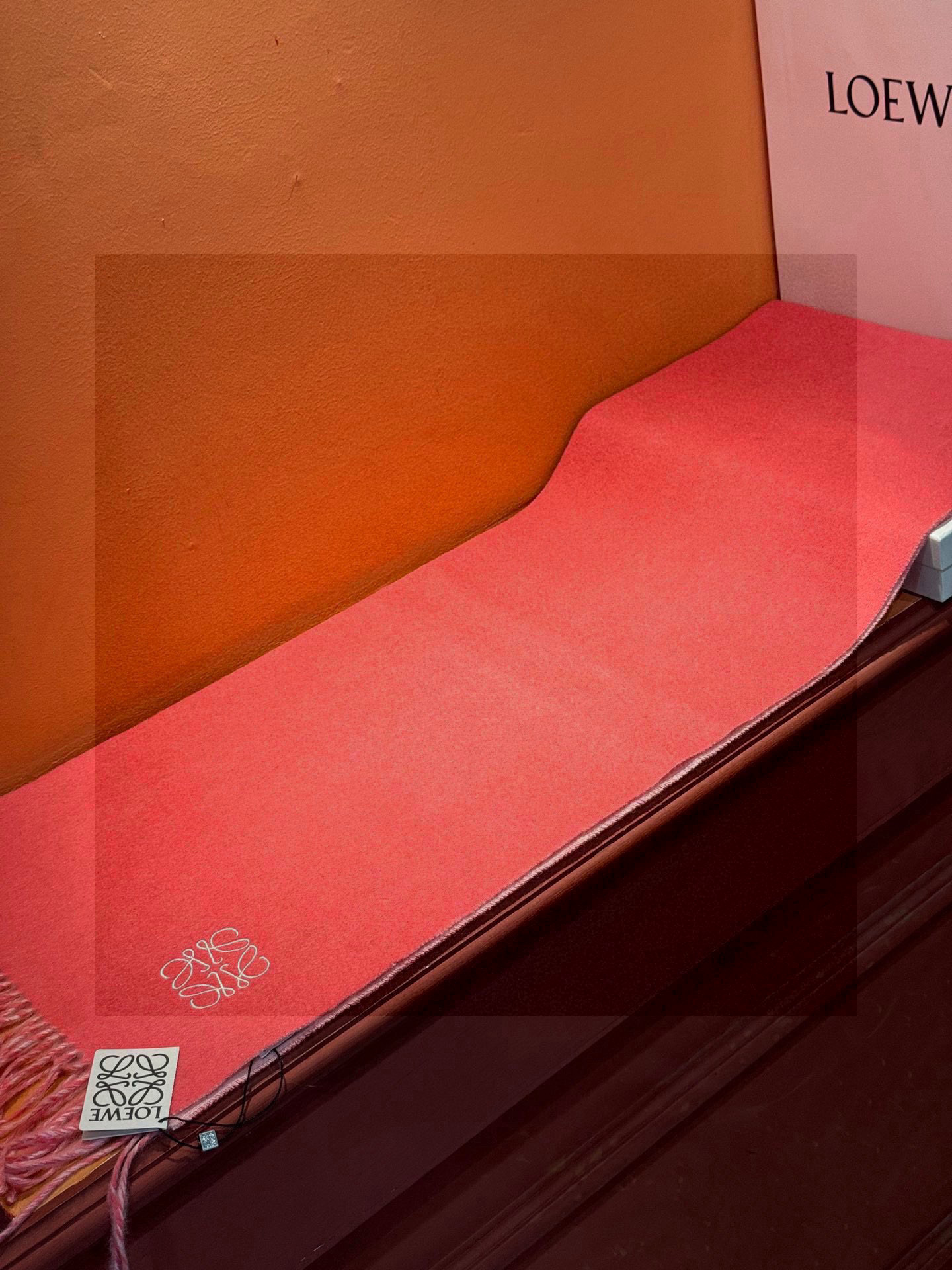 罗意威👍巴黎时装展商务男士女士通用双面羊绒披肩🔥代工厂臻选上乘的超细羊绒纤维 进行纯手工精梳处理 耗时耗