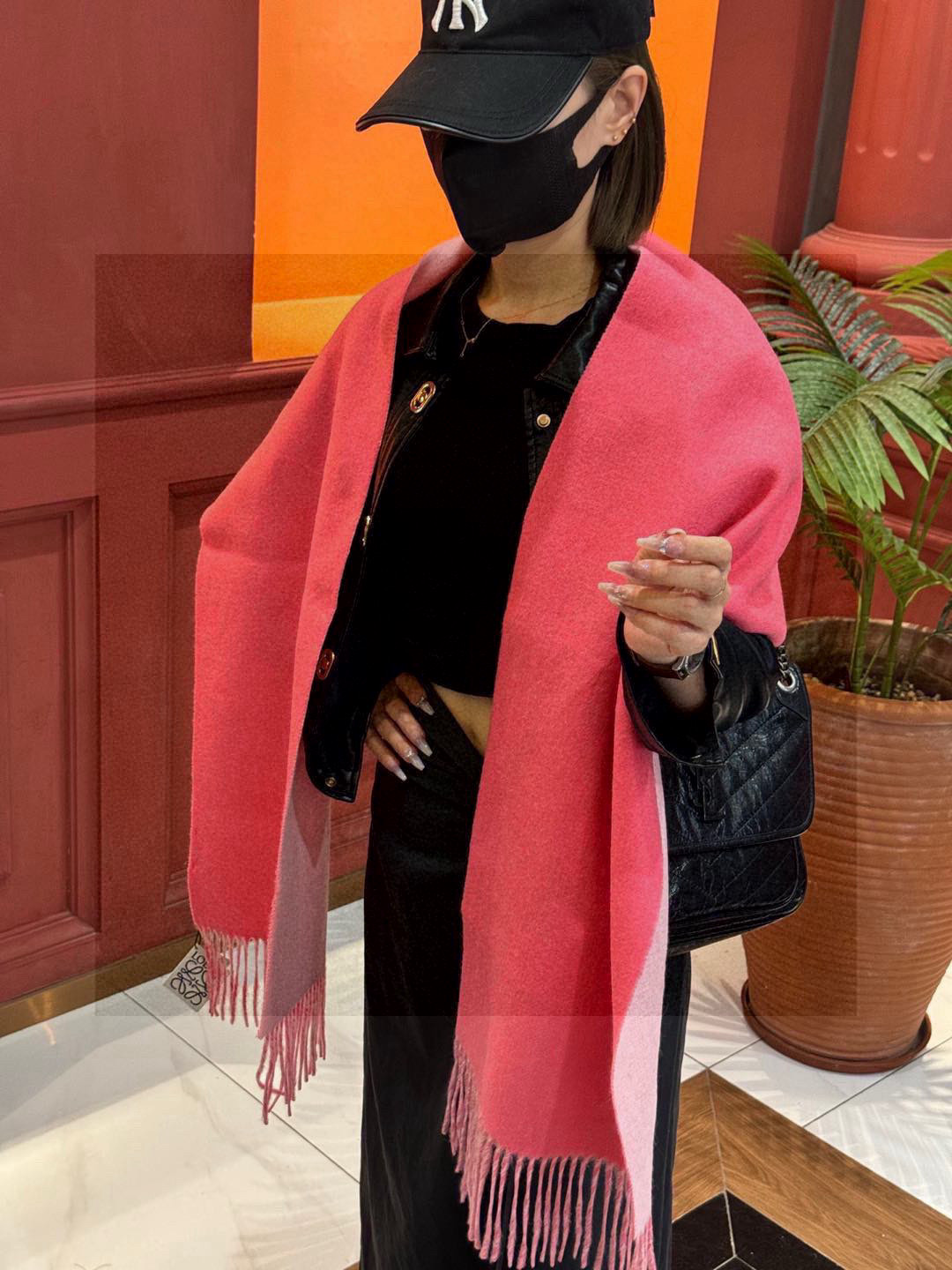 罗意威👍巴黎时装展商务男士女士通用双面羊绒披肩🔥代工厂臻选上乘的超细羊绒纤维 进行纯手工精梳处理 耗时耗