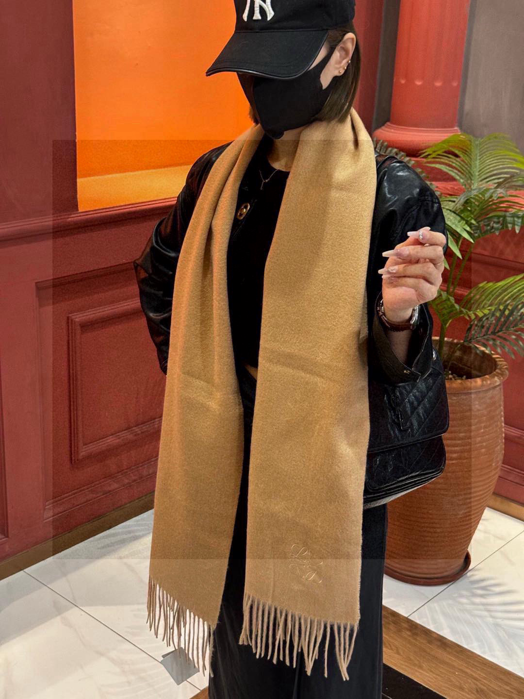 罗意威👍巴黎时装展商务男士女士通用双面羊绒披肩🔥代工厂臻选上乘的超细羊绒纤维 进行纯手工精梳处理 耗时耗