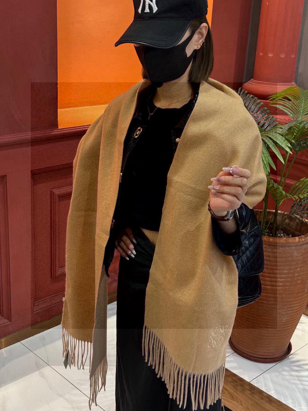 罗意威👍巴黎时装展商务男士女士通用双面羊绒披肩🔥代工厂臻选上乘的超细羊绒纤维 进行纯手工精梳处理 耗时耗