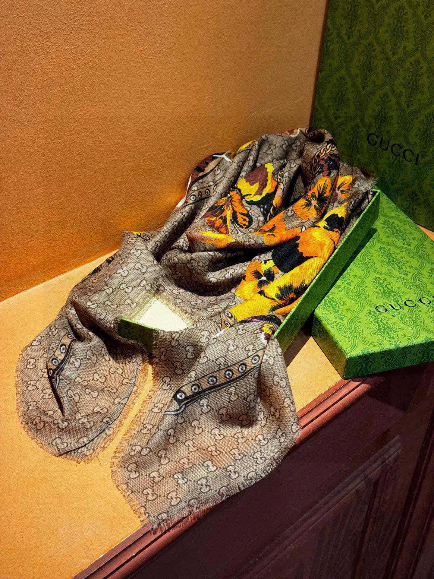 爆款出货 真正的海外原版货——从海外买的正品花了一个月画稿打版，要做咱们就做最好的💯 一花四色每色都把我