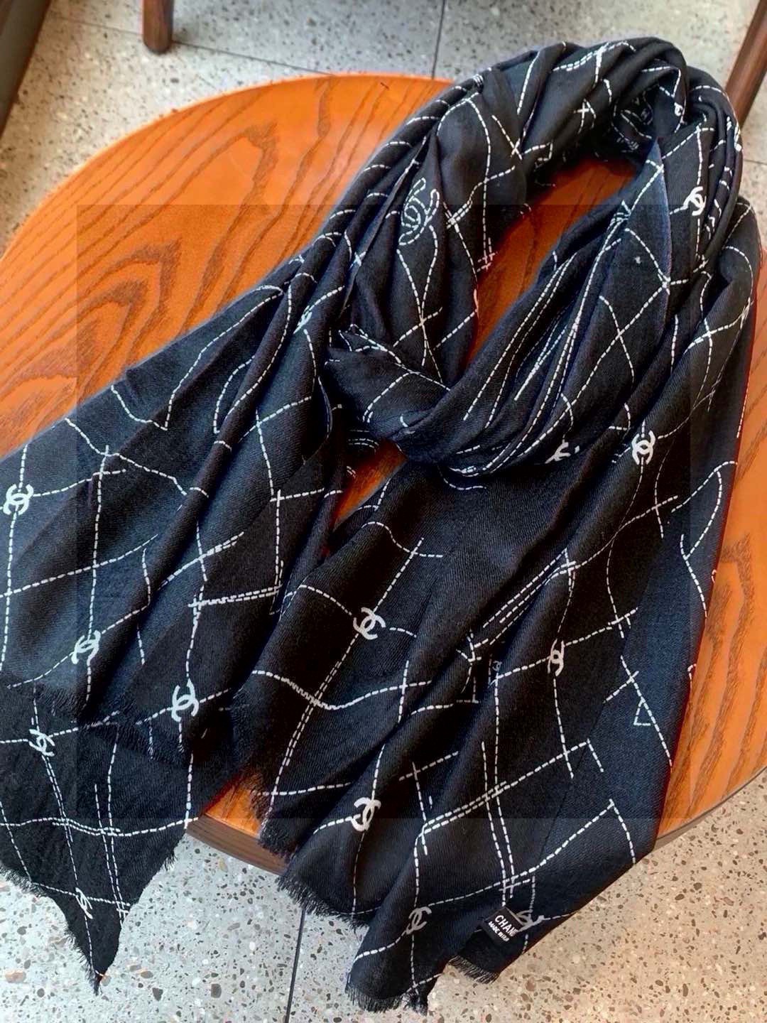 💟上新🌺羊绒披肩🌟长巾！强烈推荐价格超美！实物更美羊绒面料！纹理清晰、细腻可见每一个套色、每一个笔触，都