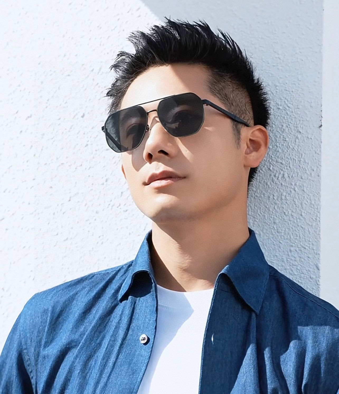 LV 男款炫彩飞行员偏光太阳镜 ❤️材质：高清尼龙加厚卡槽高清偏光镜片 🌹无边框镜架💕颜👍型号：L889