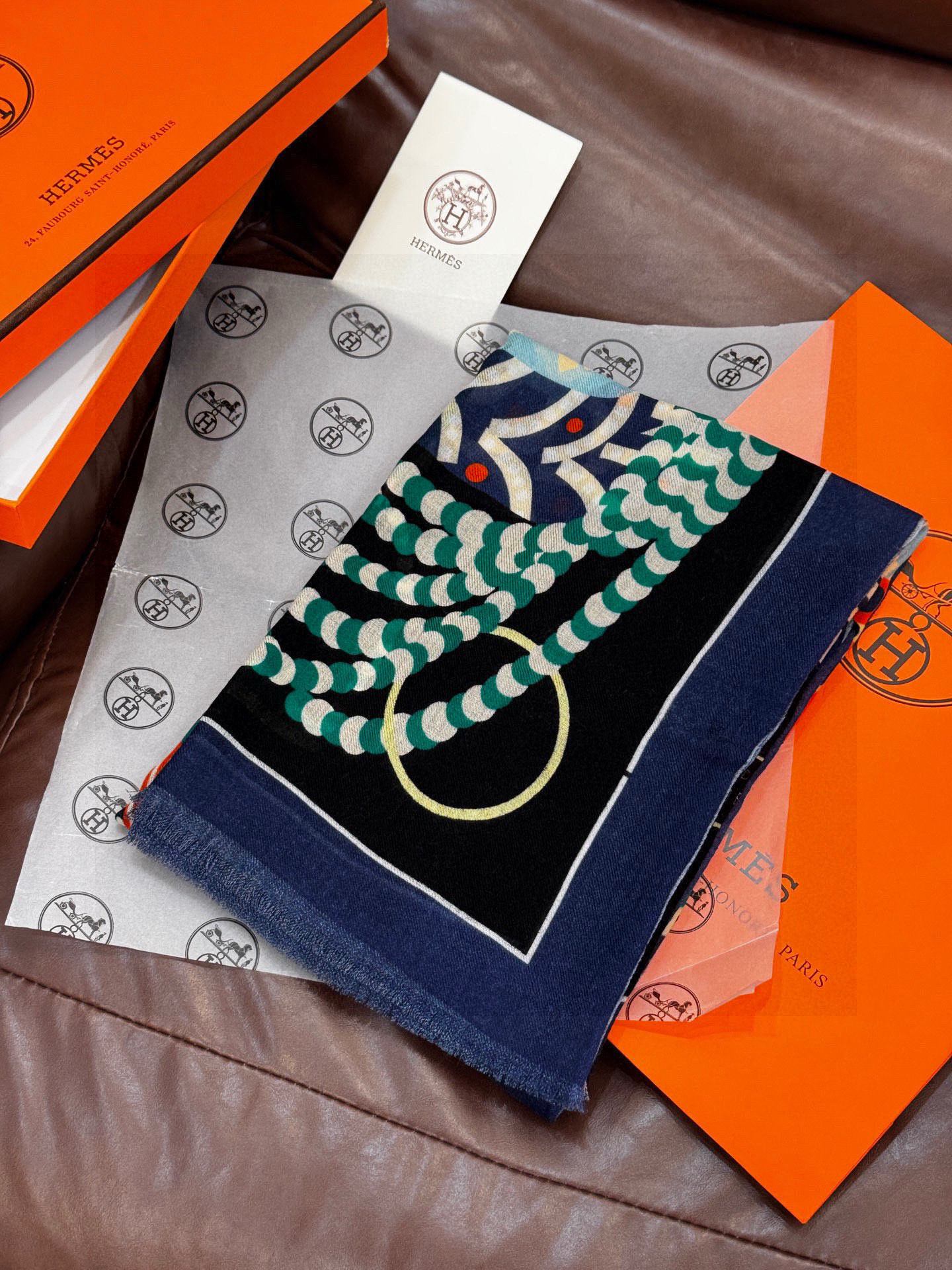 专柜同步 Hermes家买了都说好看【马鞍羊绒长巾】‼️推荐💕顶级工艺超值‼️爱马仕专柜爆款🎁🎁羊绒长巾