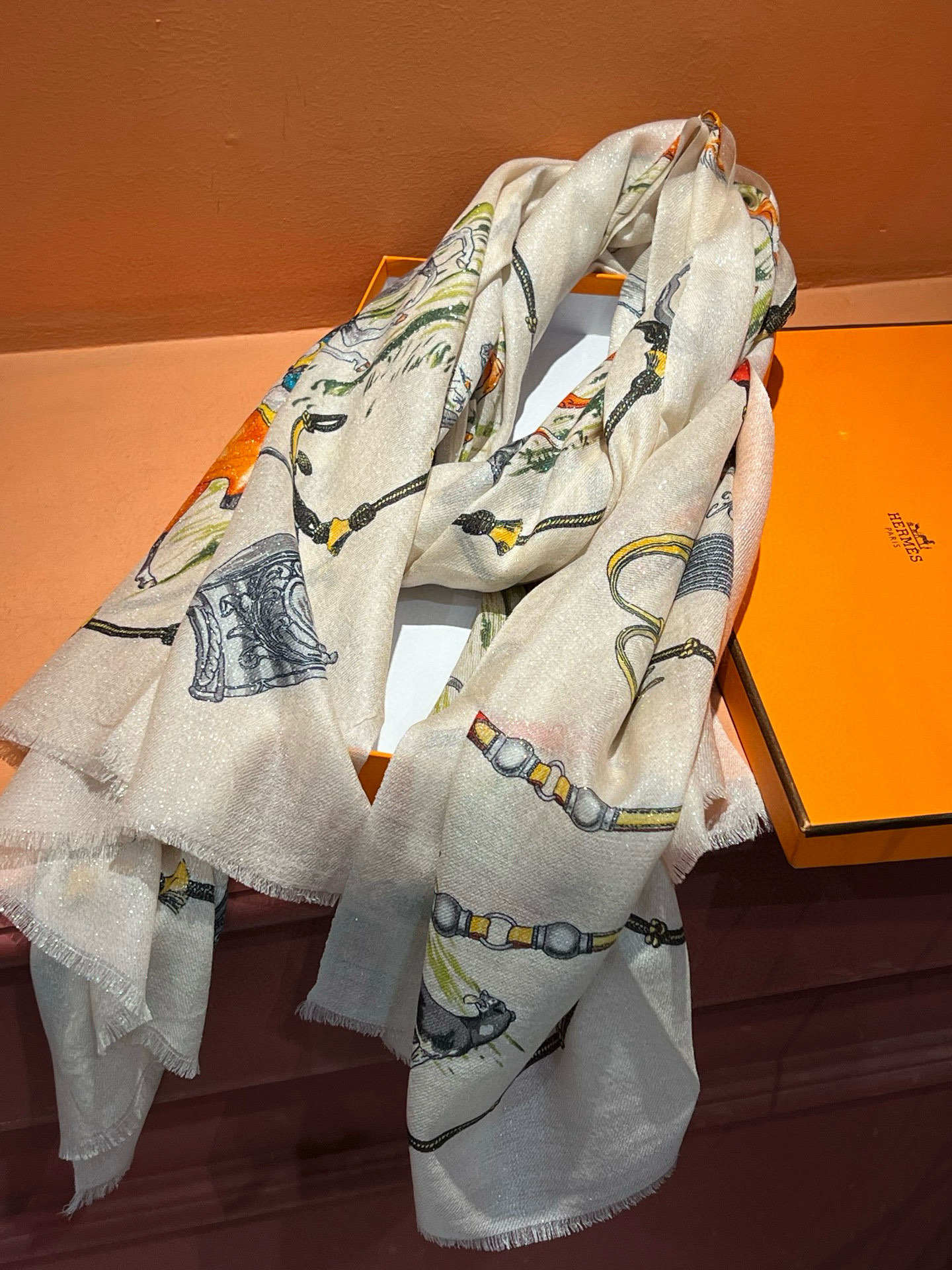 会发光发亮的围巾 新款🆕🏇🏇买了都说好看‼️推荐💕顶级工艺超值‼️爱马仕专柜爆款🎁💟立体呈现图案纹路实物