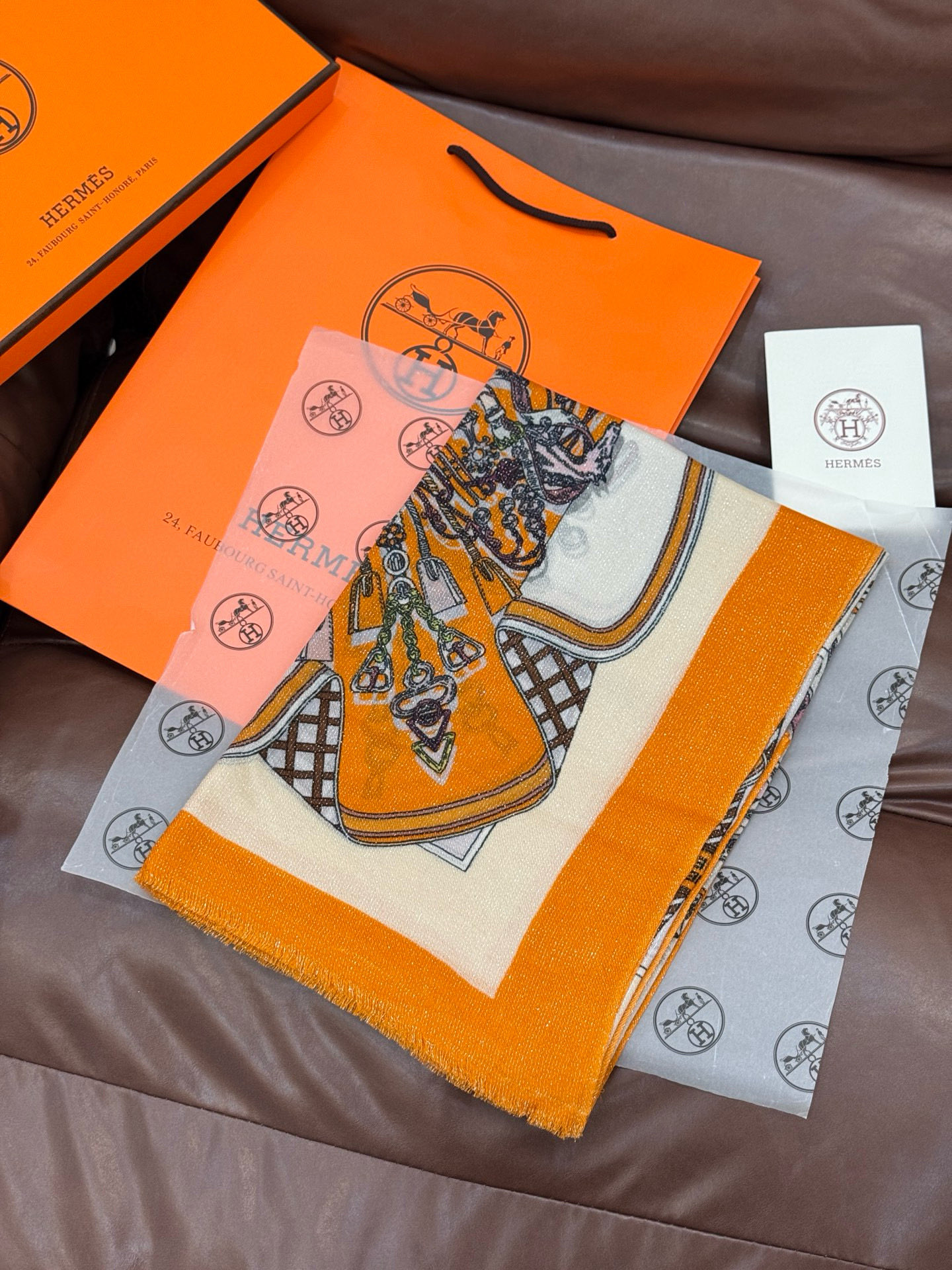 会发光发亮的围巾 羊绒新款🆕👏买了都说好看‼️推荐💕爱马仕羊绒方巾，顶级工艺超值‼️爱马仕专柜爆款🎁💟立