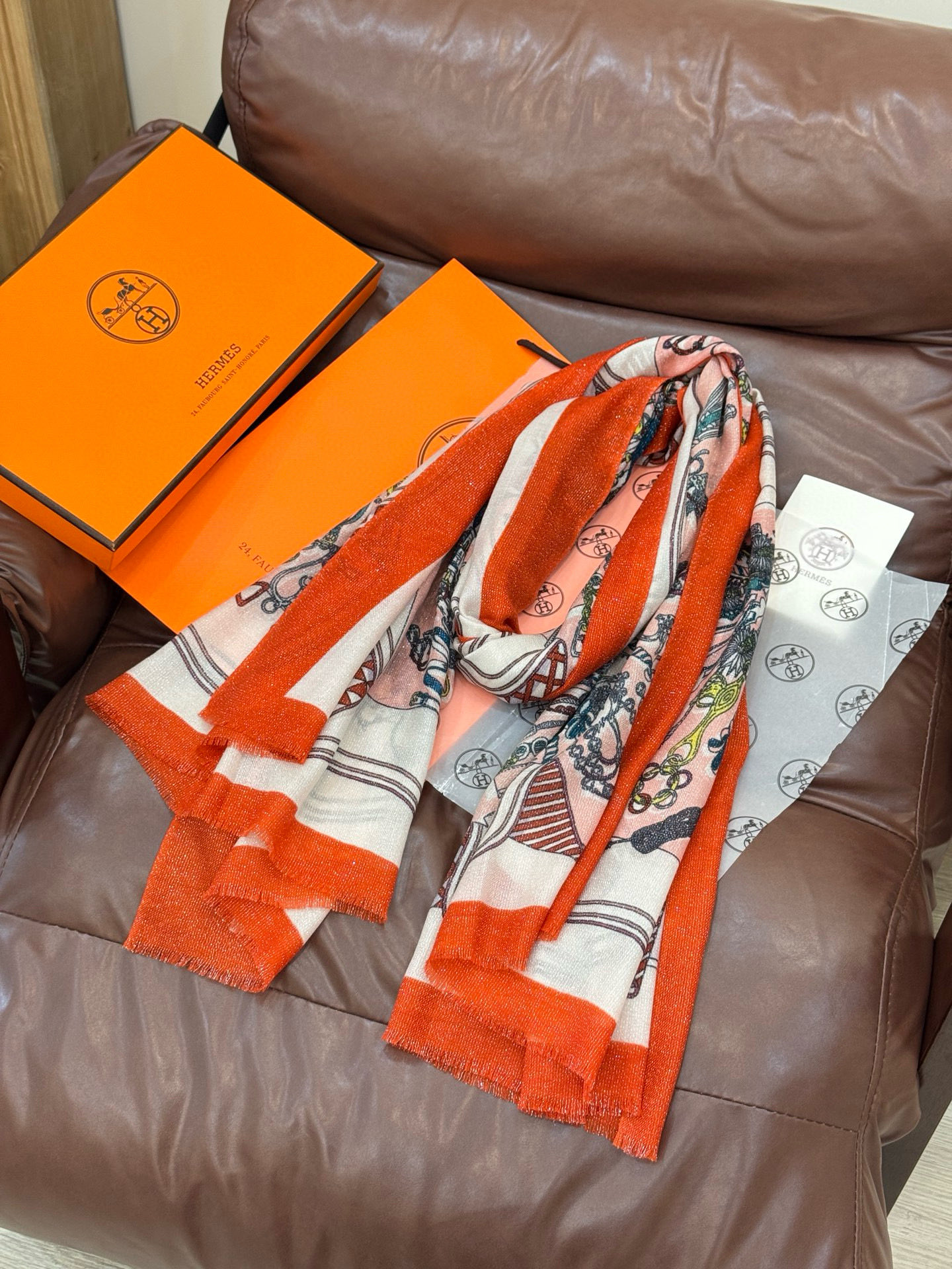 会发光发亮的围巾 羊绒新款🆕👏买了都说好看‼️推荐💕爱马仕羊绒方巾，顶级工艺超值‼️爱马仕专柜爆款🎁💟立