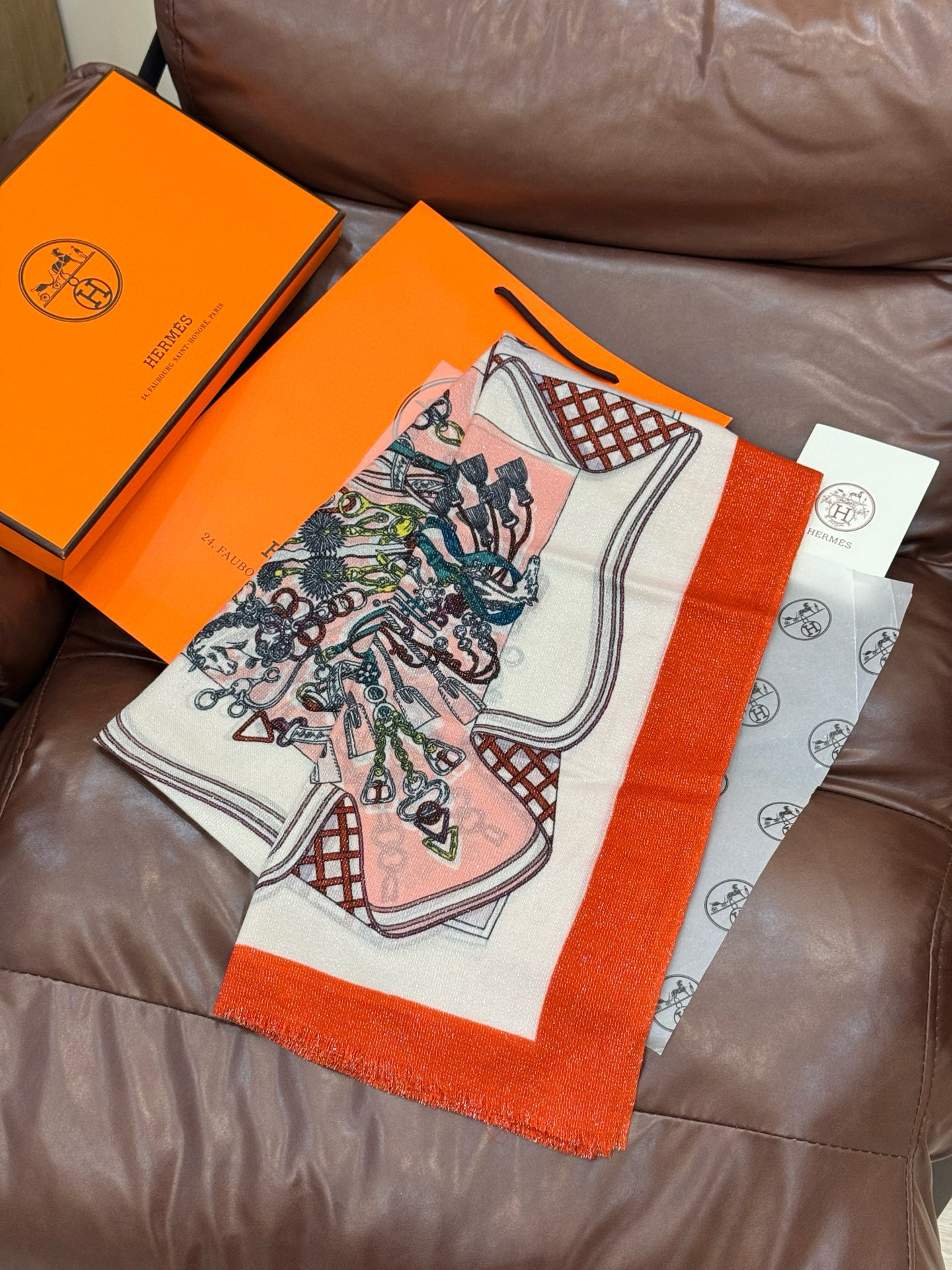 会发光发亮的围巾 羊绒新款🆕👏买了都说好看‼️推荐💕爱马仕羊绒方巾，顶级工艺超值‼️爱马仕专柜爆款🎁💟立