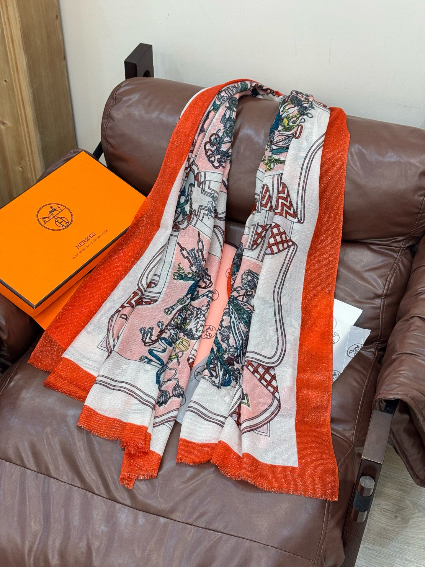 会发光发亮的围巾 羊绒新款🆕👏买了都说好看‼️推荐💕爱马仕羊绒方巾，顶级工艺超值‼️爱马仕专柜爆款🎁💟立