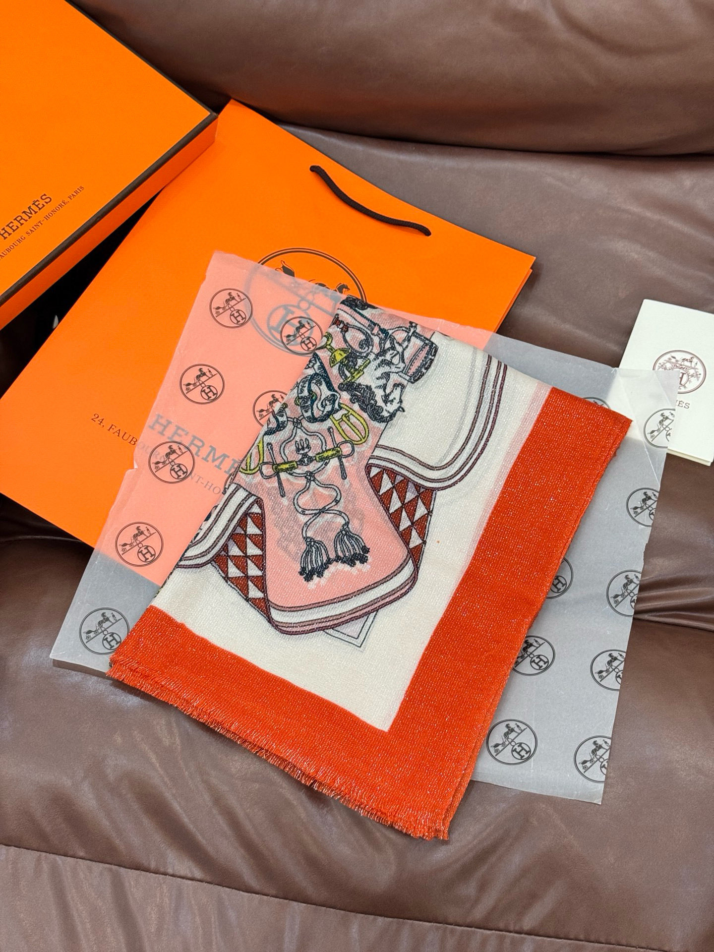 会发光发亮的围巾 羊绒新款🆕👏买了都说好看‼️推荐💕爱马仕羊绒方巾，顶级工艺超值‼️爱马仕专柜爆款🎁💟立