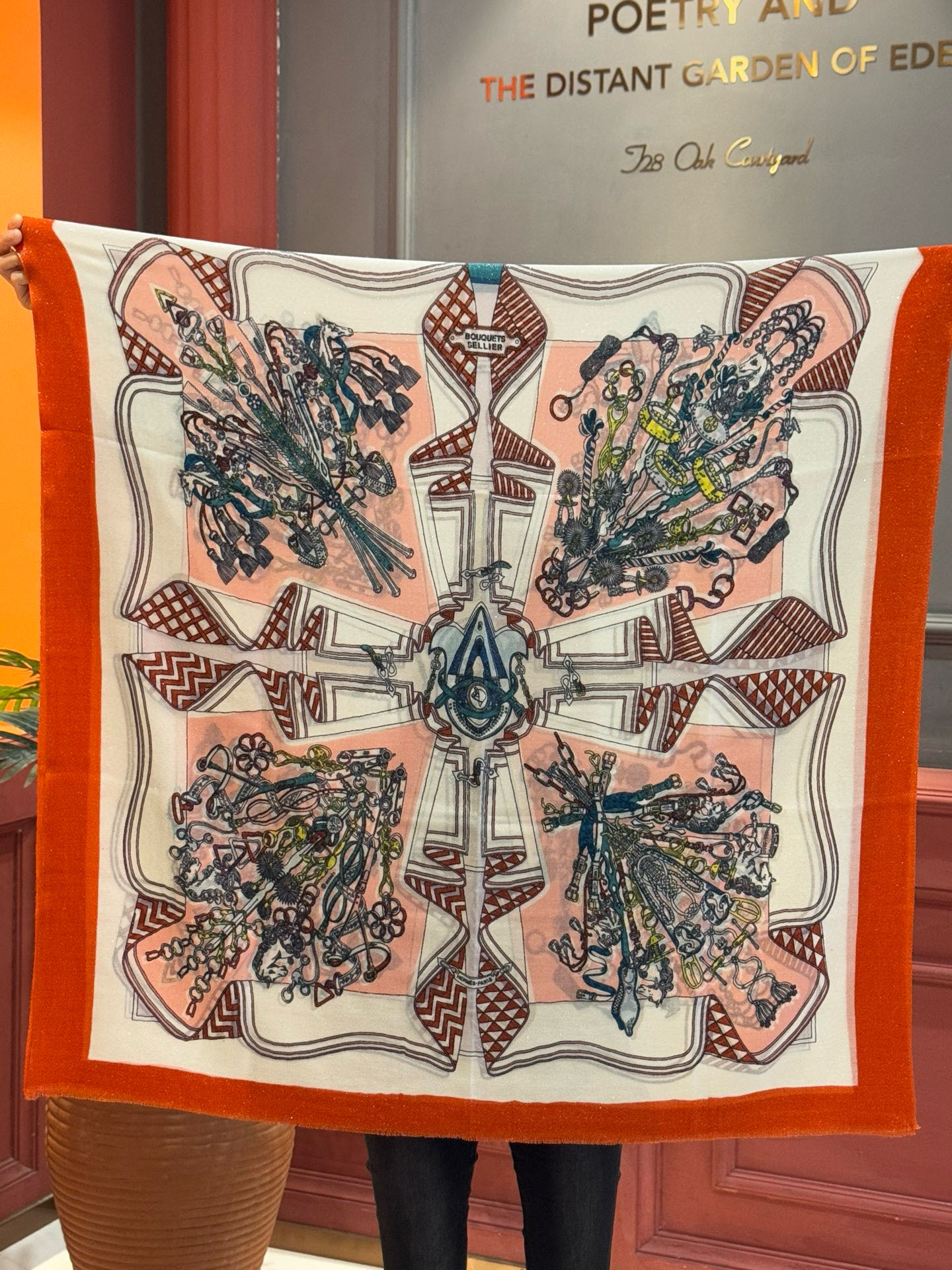 会发光发亮的围巾 羊绒新款🆕👏买了都说好看‼️推荐💕爱马仕羊绒方巾，顶级工艺超值‼️爱马仕专柜爆款🎁💟立