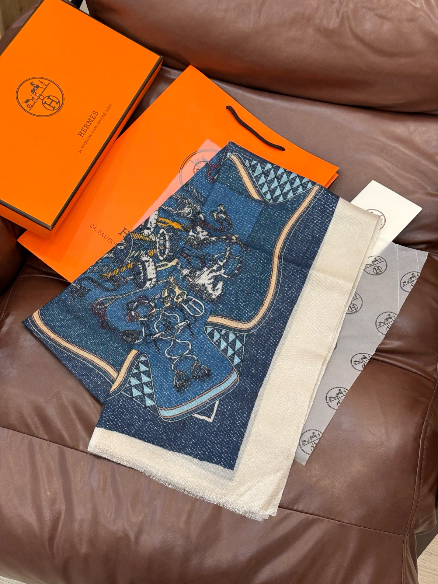 会发光发亮的围巾 羊绒新款🆕👏买了都说好看‼️推荐💕爱马仕羊绒方巾，顶级工艺超值‼️爱马仕专柜爆款🎁💟立