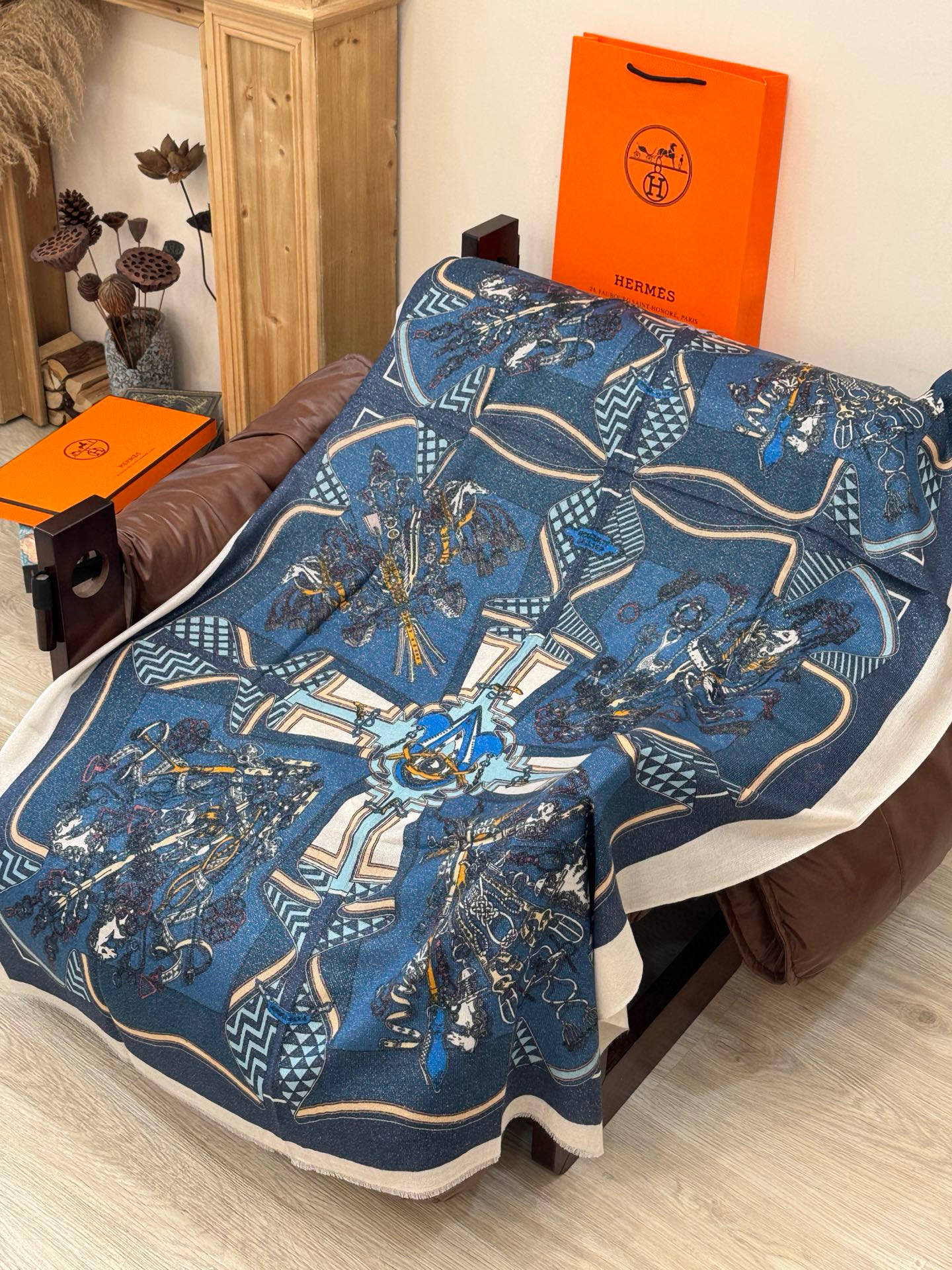 会发光发亮的围巾 羊绒新款🆕👏买了都说好看‼️推荐💕爱马仕羊绒方巾，顶级工艺超值‼️爱马仕专柜爆款🎁💟立