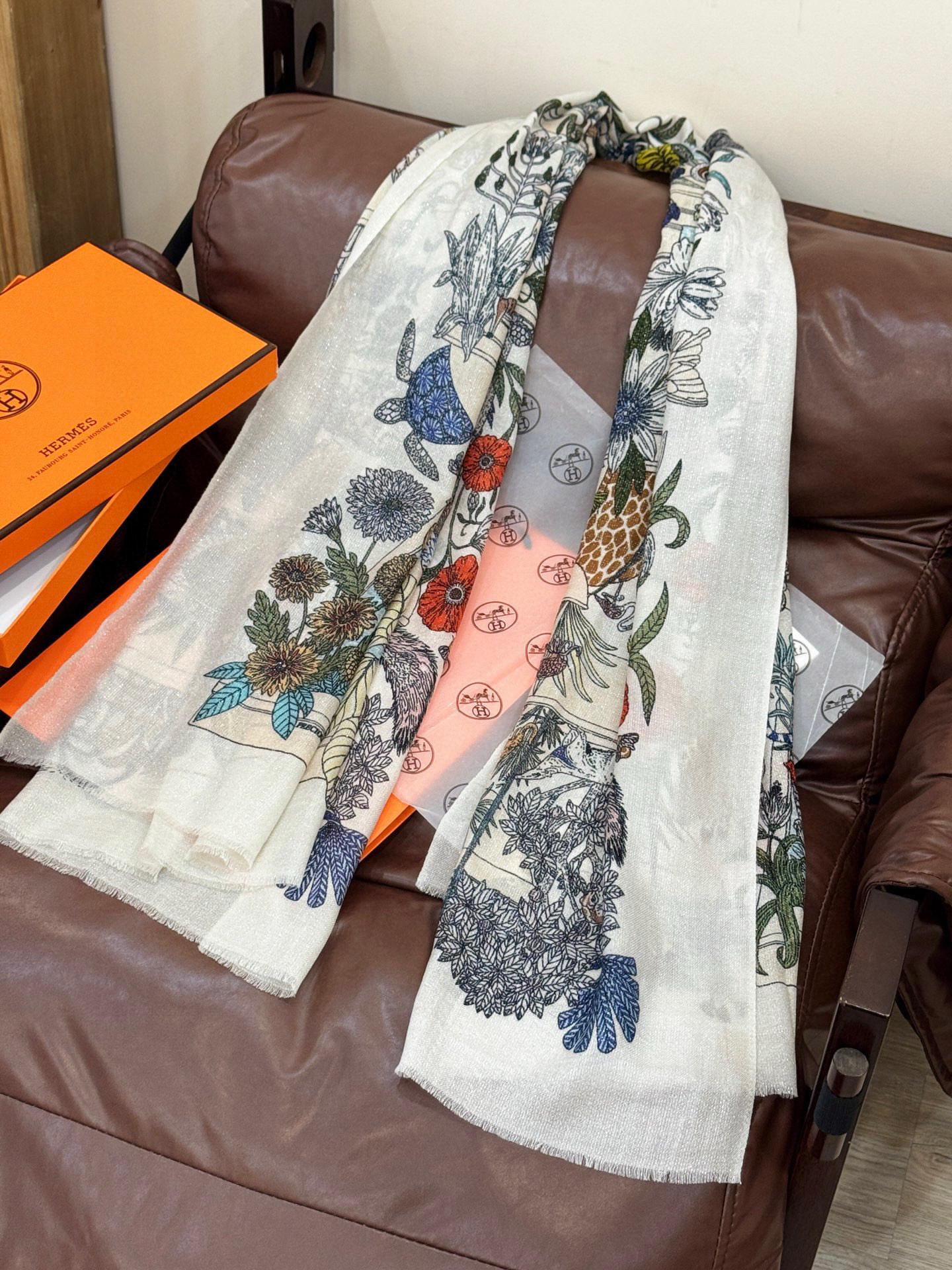 会发光发亮的围巾 羊绒新款🆕👏买了都说好看‼️推荐💕爱马仕双面同色羊绒方巾，【奇珍乐园】顶级工艺超值‼️