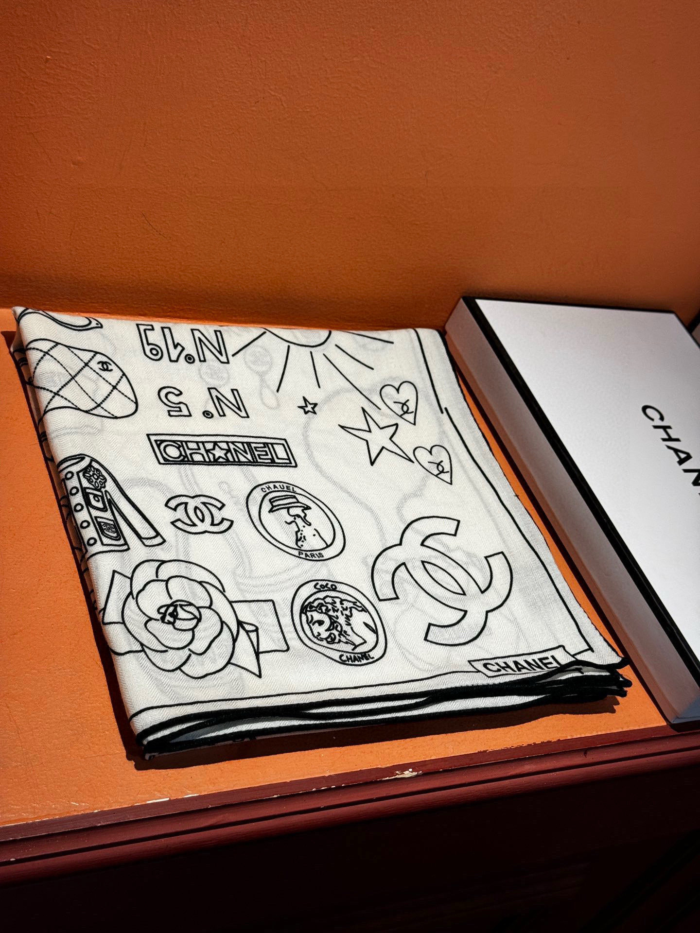 【升级双面同色 加密面料】 上新❤️ 140*140台版印花 黑白二色 高级都市新贵!山茶花的再一次邂逅