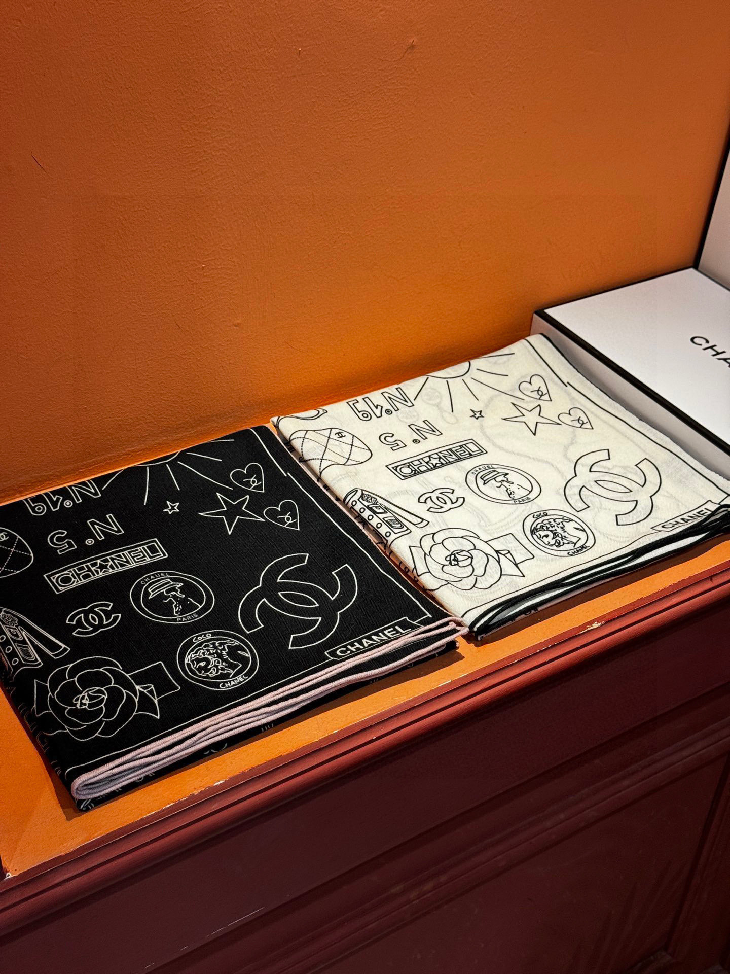 【升级双面同色 加密面料】 上新❤️ 140*140台版印花 黑白二色 高级都市新贵!山茶花的再一次邂逅