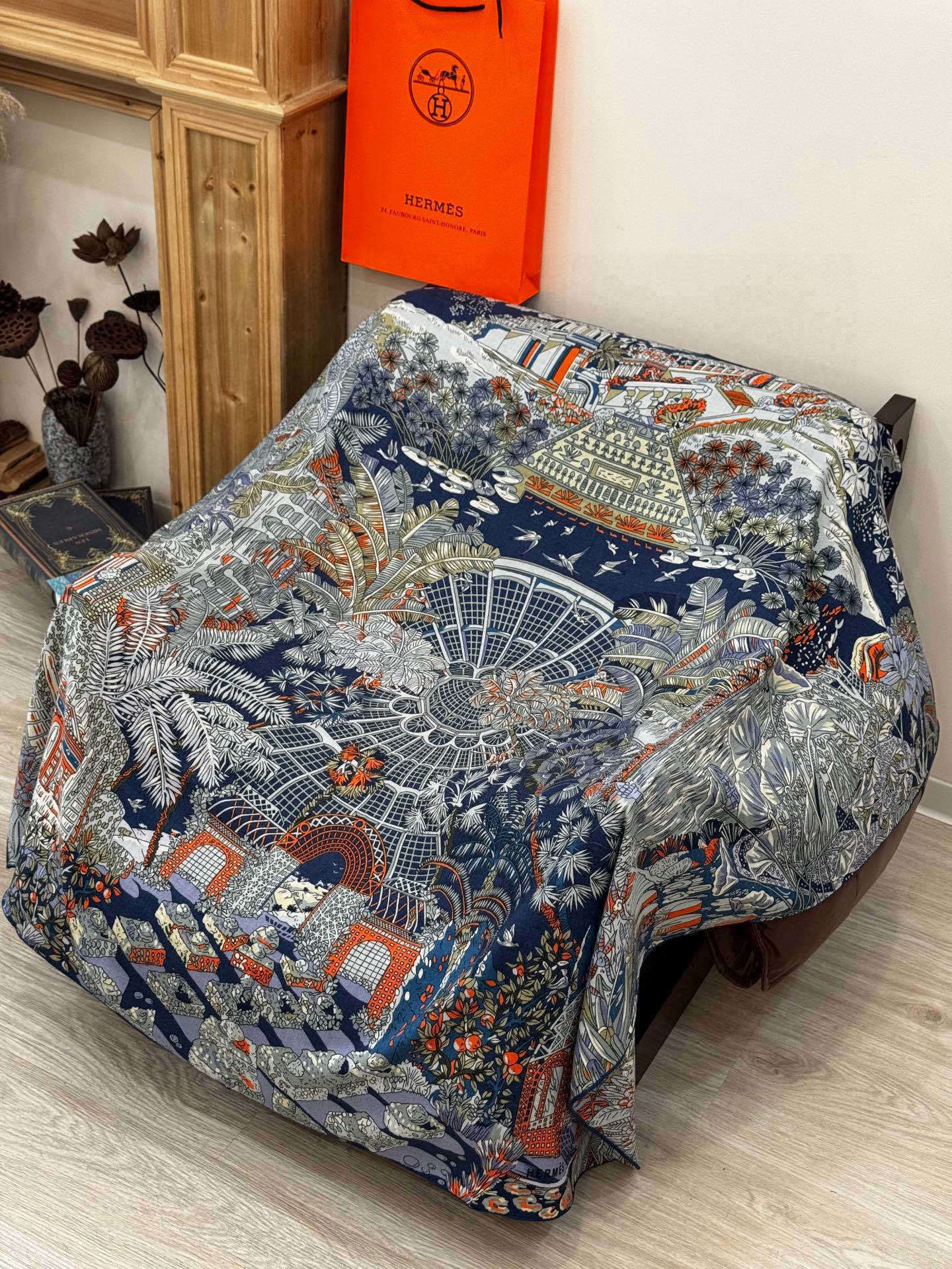 💟2025年秋冬抢先 上新💞【双面同色丝绒方巾】手工卷边山羊绒和真丝混纺披肩(70%山羊绒,30%桑蚕丝