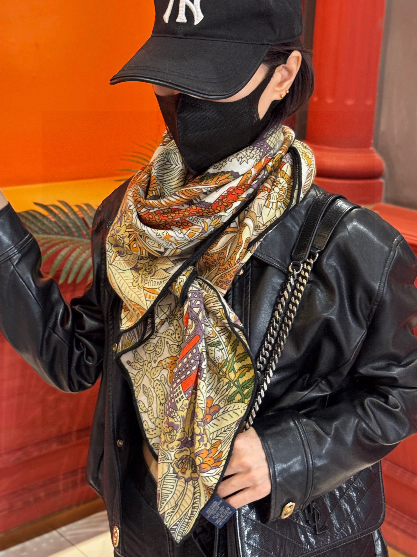 💟2025年秋冬抢先 上新💞【双面同色丝绒方巾】手工卷边山羊绒和真丝混纺披肩(70%山羊绒,30%桑蚕丝