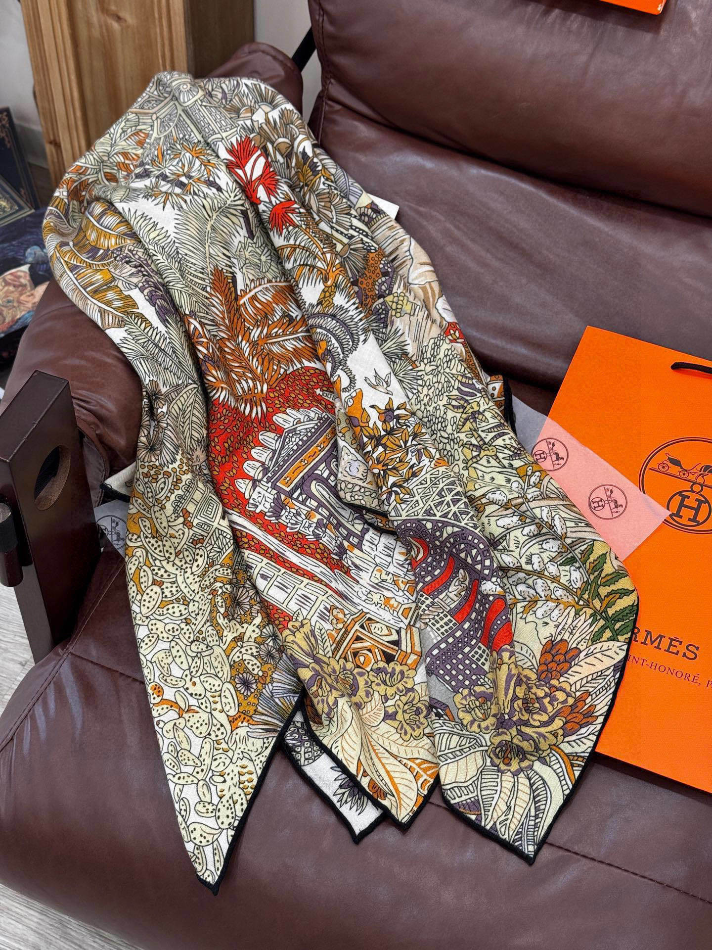 💟2025年秋冬抢先 上新💞【双面同色丝绒方巾】手工卷边山羊绒和真丝混纺披肩(70%山羊绒,30%桑蚕丝