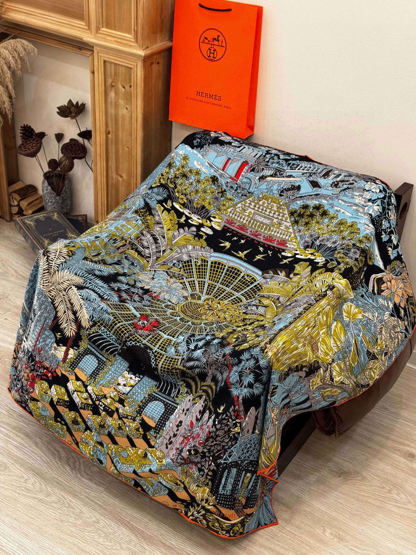 💟2025年秋冬抢先 上新💞【双面同色丝绒方巾】手工卷边山羊绒和真丝混纺披肩(70%山羊绒,30%桑蚕丝