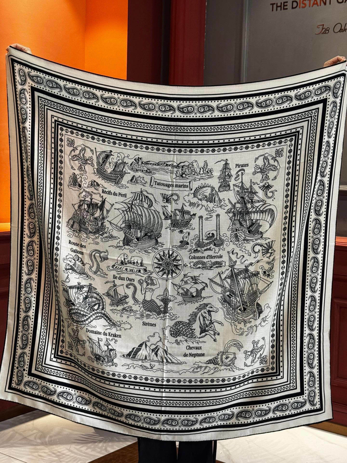 💟2025年秋冬抢先 上新💞【双面同色丝绒方巾】手工卷边山羊绒和真丝混纺披肩(70%山羊绒,30%桑蚕丝