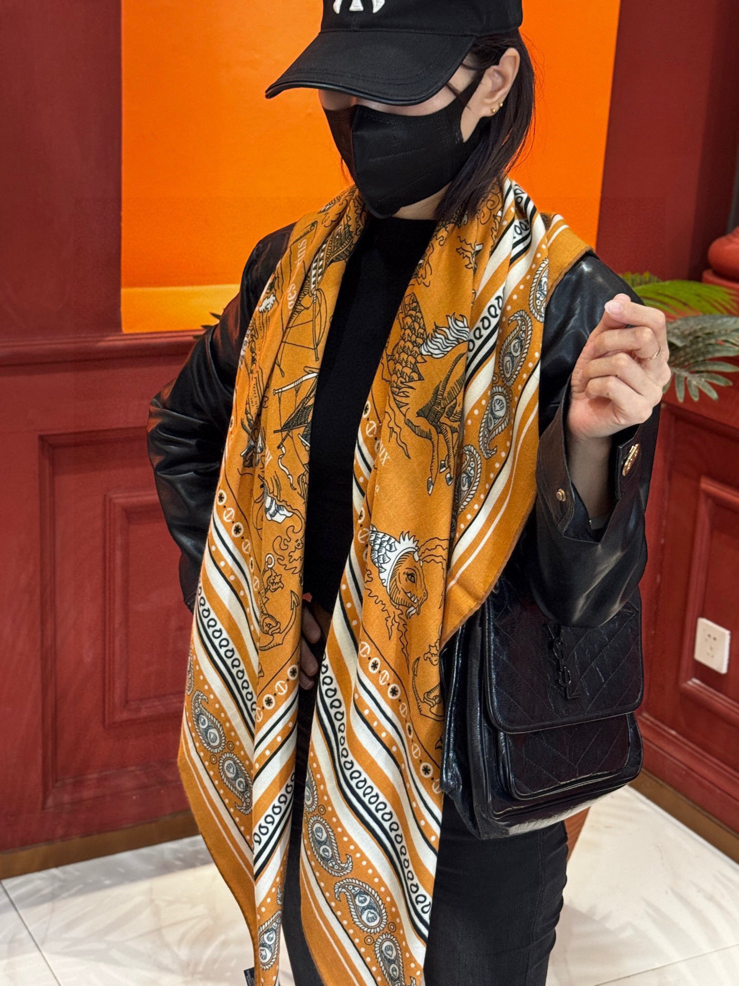 💟2025年秋冬抢先 上新💞【双面同色丝绒方巾】手工卷边山羊绒和真丝混纺披肩(70%山羊绒,30%桑蚕丝