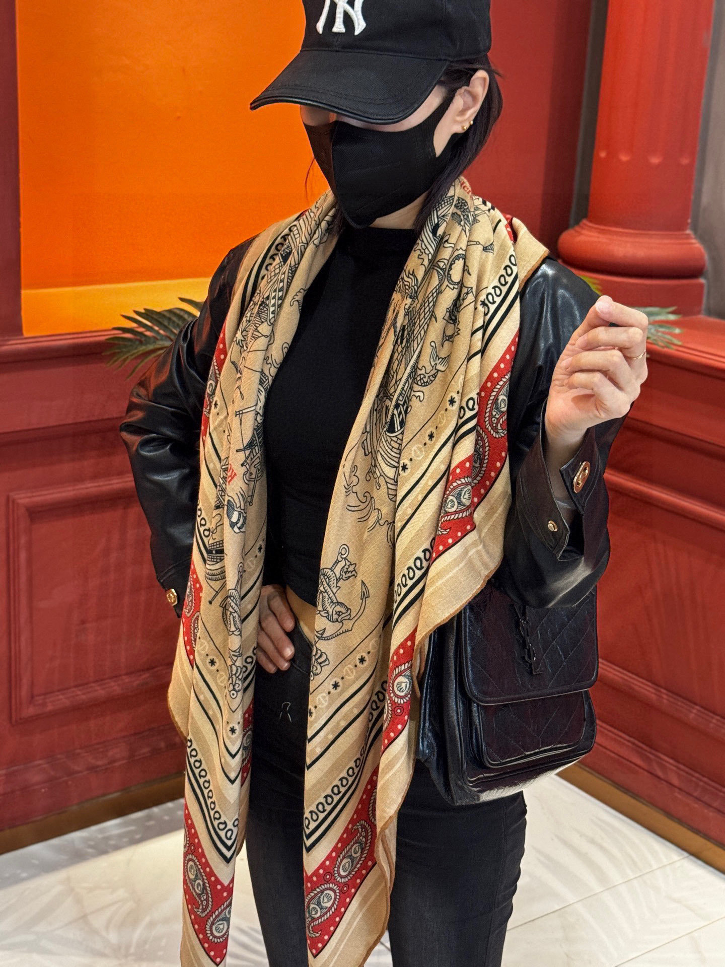 💟2025年秋冬抢先 上新💞【双面同色丝绒方巾】手工卷边山羊绒和真丝混纺披肩(70%山羊绒,30%桑蚕丝