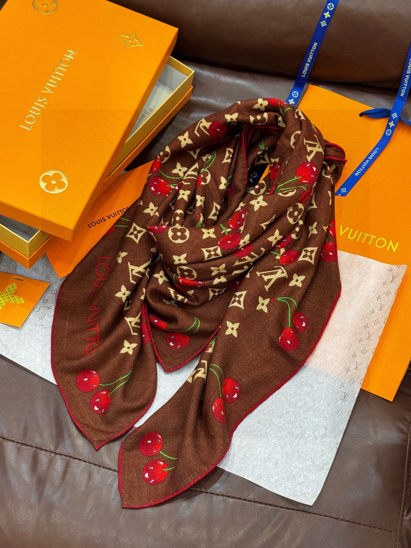 LV X TM MONOGRAMCERISE 140丝绒方巾【140双面丝绒同色】LV × TM Mon