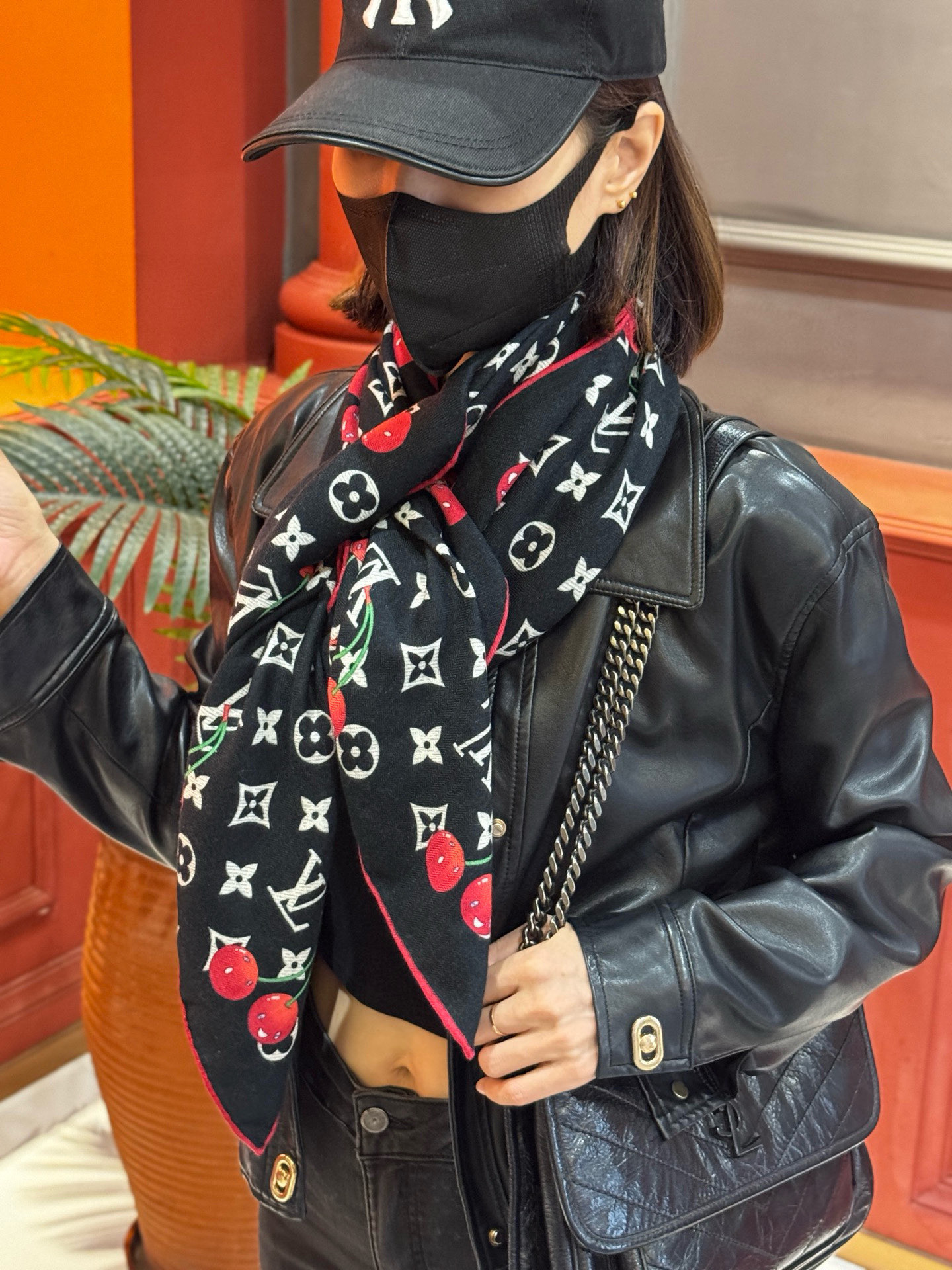 LV X TM MONOGRAMCERISE 140丝绒方巾【140双面丝绒同色】LV × TM Mon