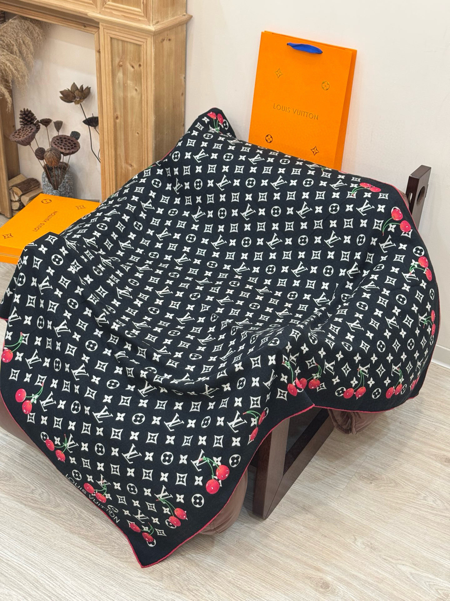 LV X TM MONOGRAMCERISE 140丝绒方巾【140双面丝绒同色】LV × TM Mon