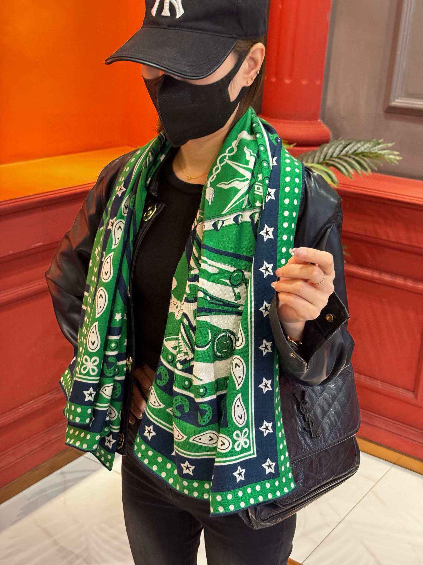 💟羊绒新款🆕👏👏买了都说好看‼️推荐💕爱马仕双面同色羊绒方巾【朋克骏马双面同色140】,顶级工艺超值‼️