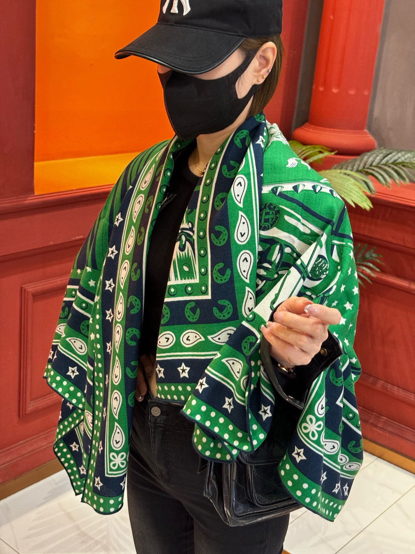 💟羊绒新款🆕👏👏买了都说好看‼️推荐💕爱马仕双面同色羊绒方巾【朋克骏马双面同色140】，顶级工艺超值‼️