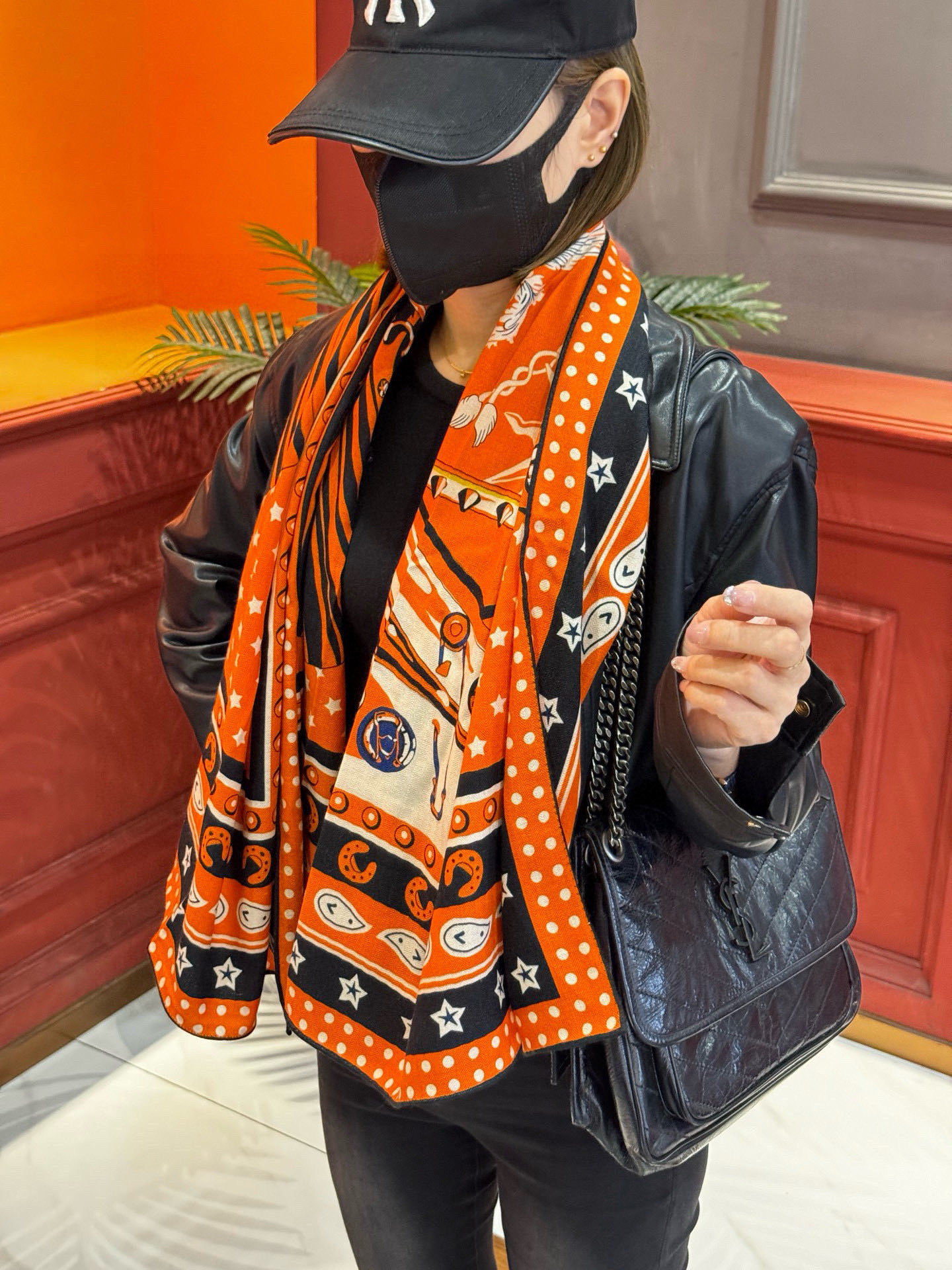 💟羊绒新款🆕👏👏买了都说好看‼️推荐💕爱马仕双面同色羊绒方巾【朋克骏马双面同色140】,顶级工艺超值‼️